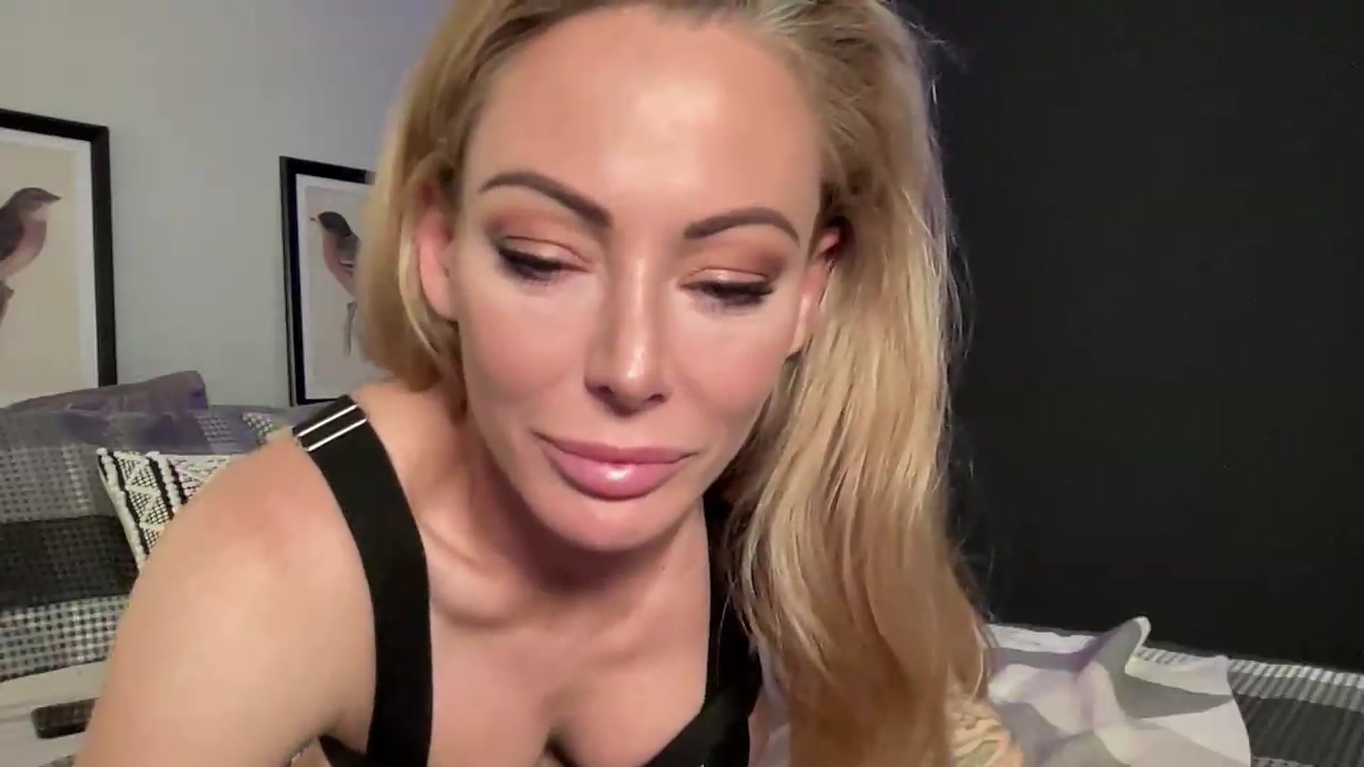Gallery image thumbnail from IsabelleD's myfreecams stream on, 08/20/2026, 02:19 image 16 of 20