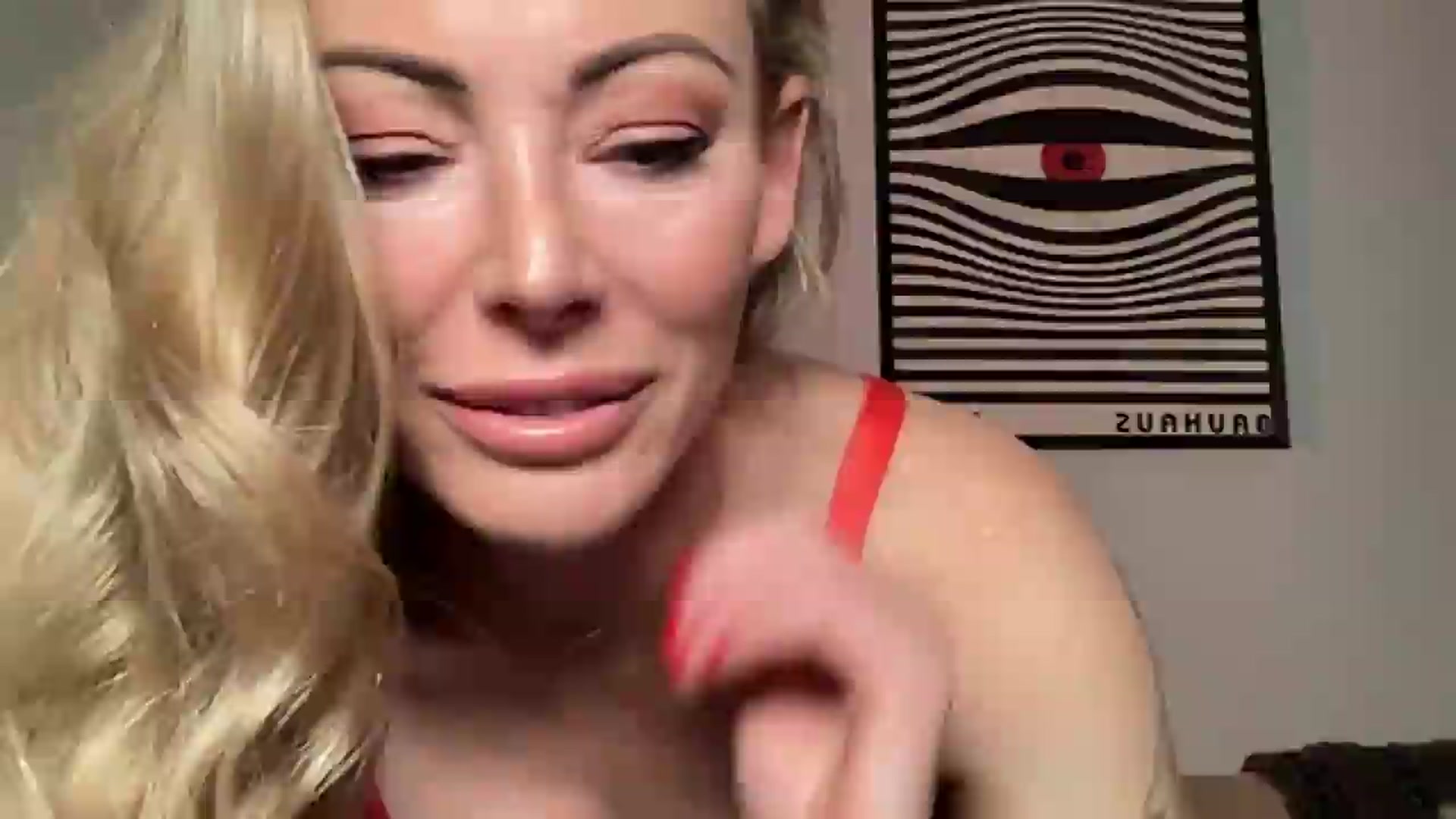 Gallery image thumbnail from IsabelleD's myfreecams stream on, 08/26/2026, 23:32 image 17 of 20