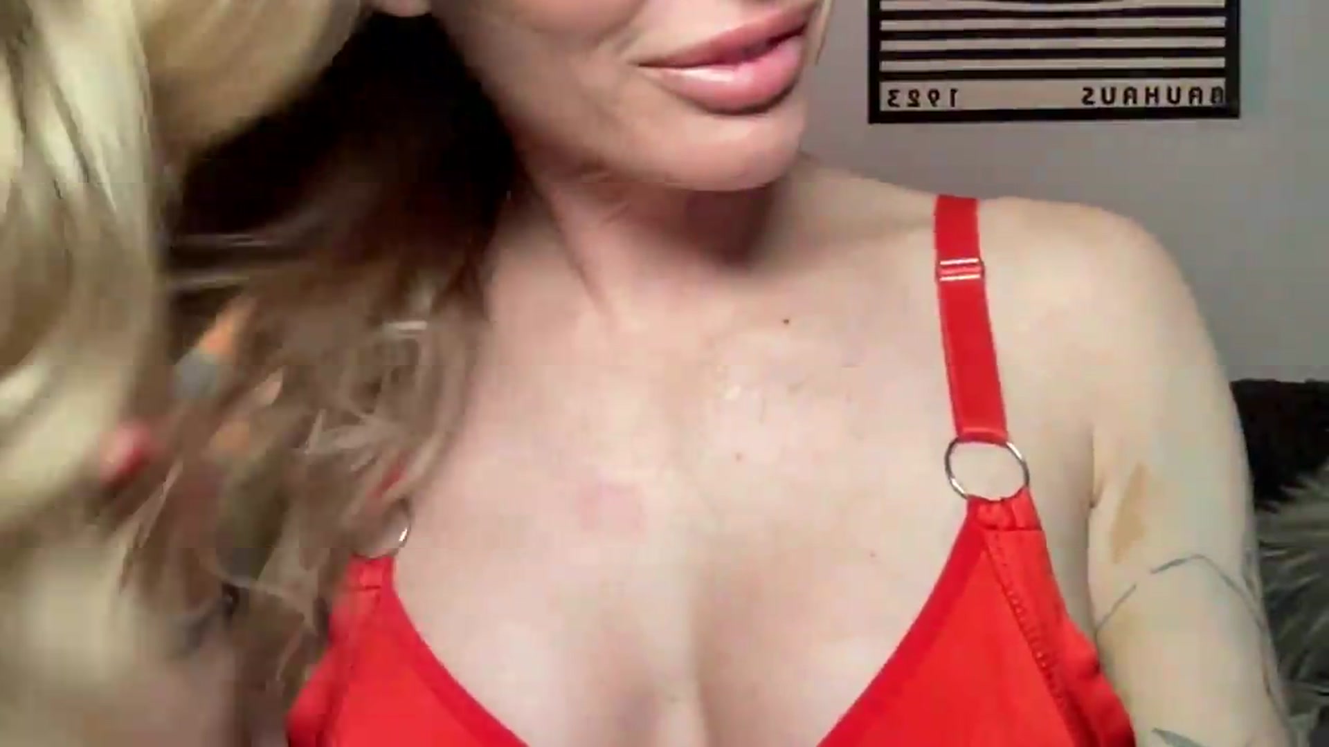 Gallery image thumbnail from IsabelleD's myfreecams stream on, 08/27/2026, 02:17 image 7 of 20