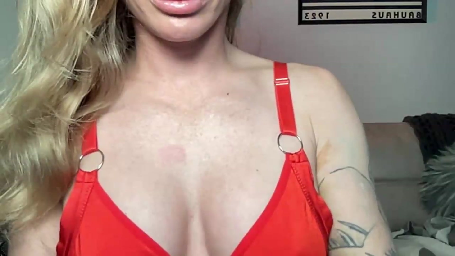 Gallery image thumbnail from IsabelleD's myfreecams stream on, 08/27/2026, 02:17 image 9 of 20