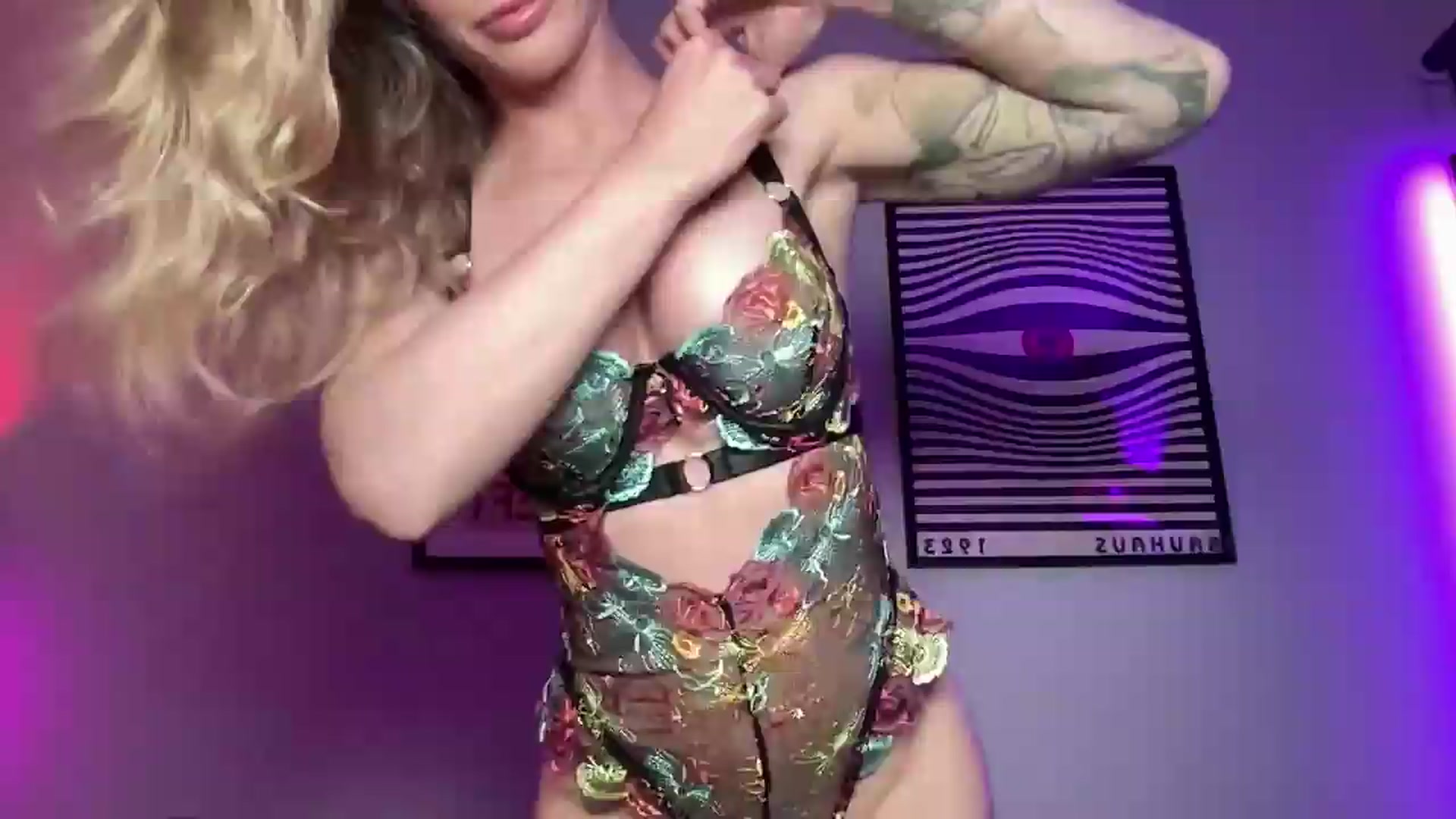 Gallery image thumbnail from IsabelleDeltore's myfreecams stream on, 09/01/2026, 23:47 image 9 of 20