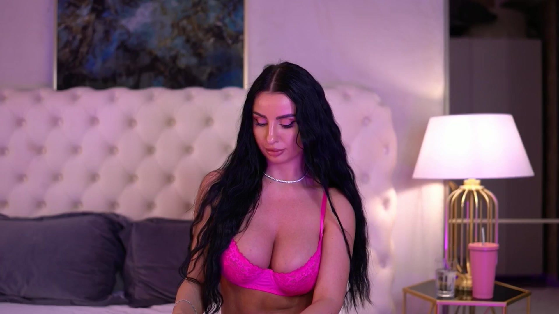 Gallery image thumbnail from IsabelleHunt's myfreecams stream on, 01/24/2025, 12:51 image 5 of 20