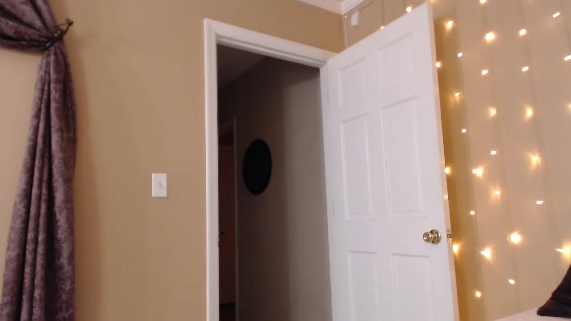 Gallery image thumbnail from IsabelleRaven's myfreecams stream on, 04/30/2023, 08:55 image 4 of 20