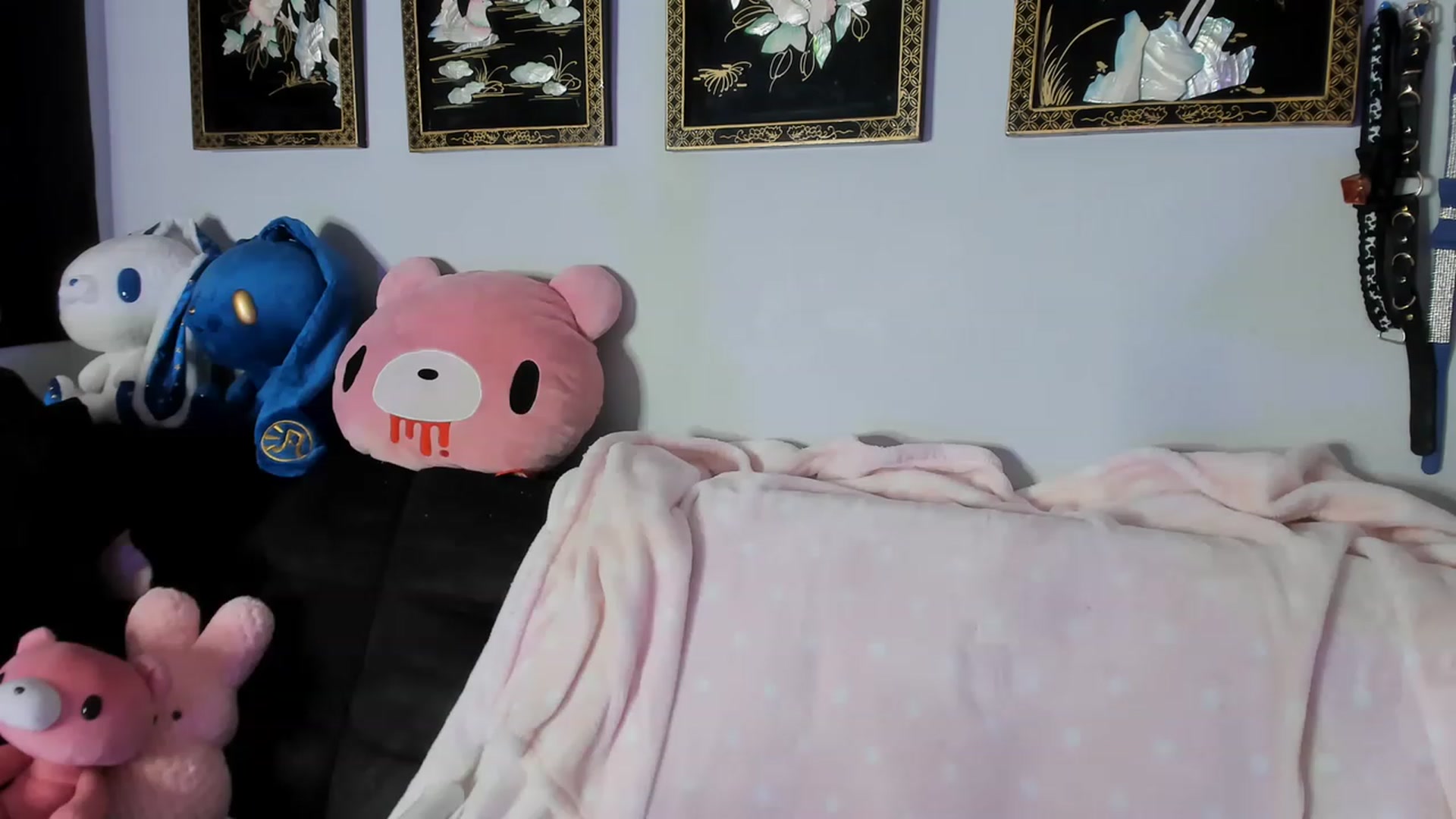 Gallery image thumbnail from Isabelle_Babe's myfreecams stream on, 11/18/2022, 06:50 image 17 of 20
