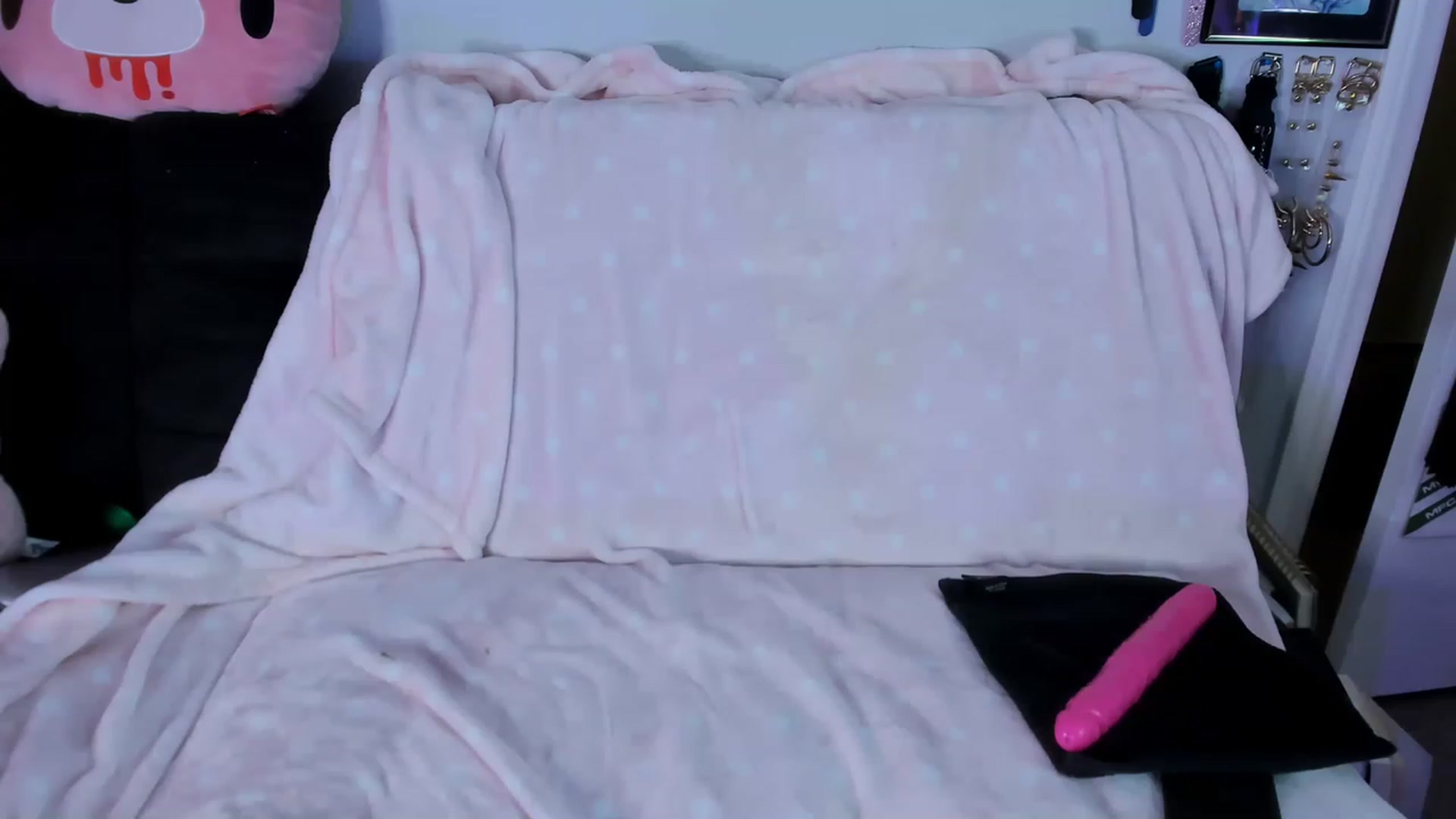 Gallery image thumbnail from Isabelle_Babe's myfreecams stream on, 11/19/2022, 01:06 image 15 of 20