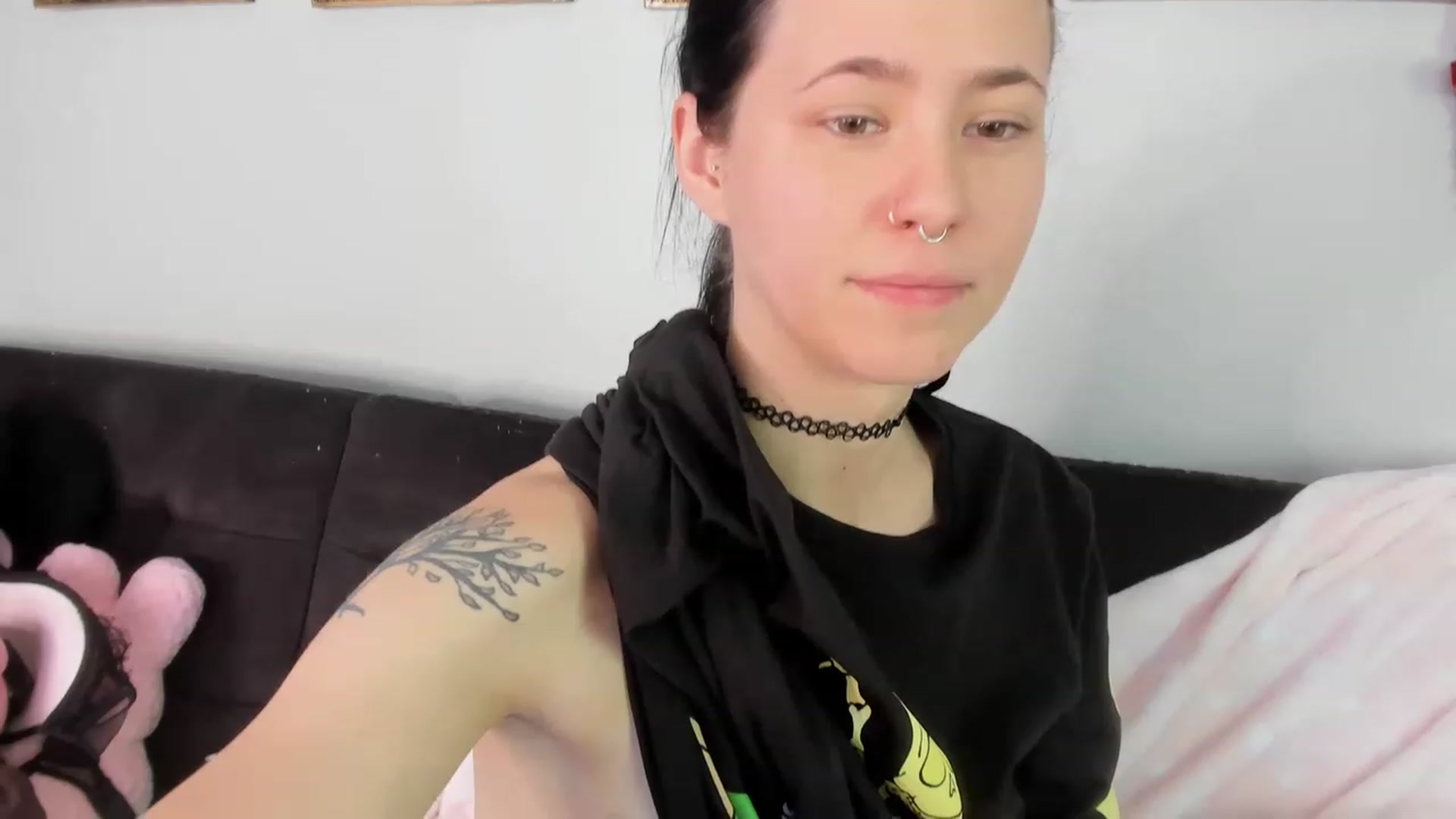 Gallery image thumbnail from Isabelle_Babe's myfreecams stream on, 11/20/2022, 21:00 image 17 of 20