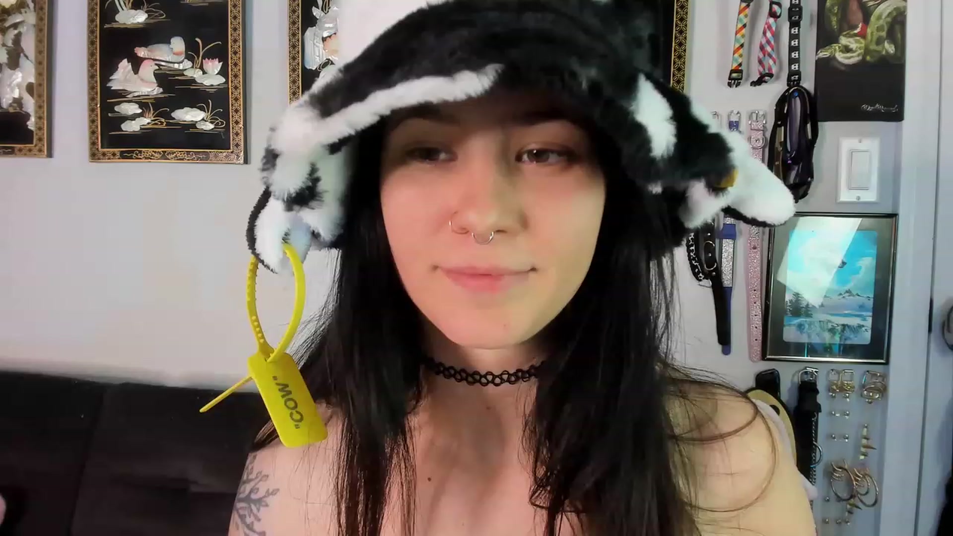 Gallery image thumbnail from Isabelle_Babe's myfreecams stream on, 11/21/2022, 05:15 image 6 of 20