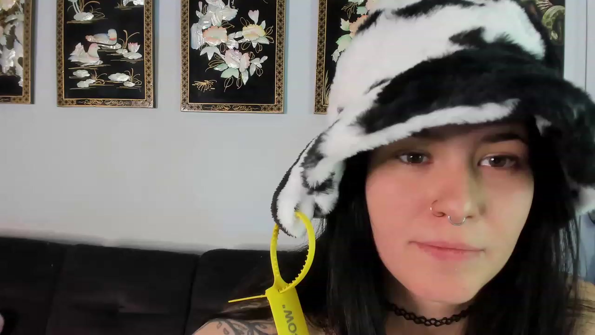 Gallery image thumbnail from Isabelle_Babe's myfreecams stream on, 11/21/2022, 05:15 image 7 of 20