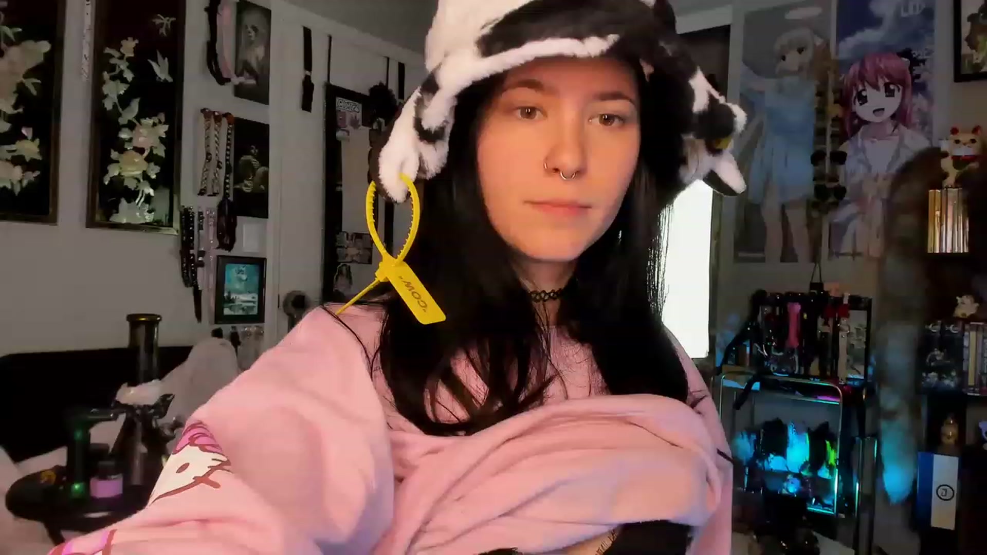 Gallery image thumbnail from Isabelle_Babe's myfreecams stream on, 11/21/2022, 05:15 image 2 of 20