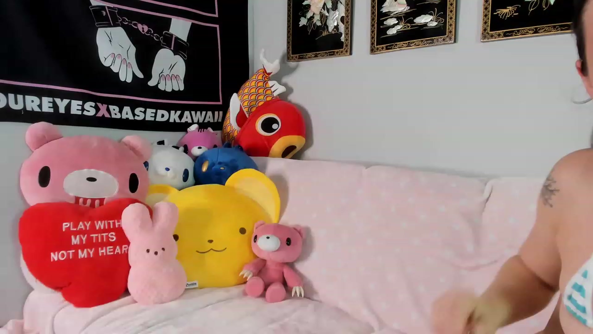 Gallery image thumbnail from Isabelle_Babe's myfreecams stream on, 12/01/2022, 01:32 image 18 of 20