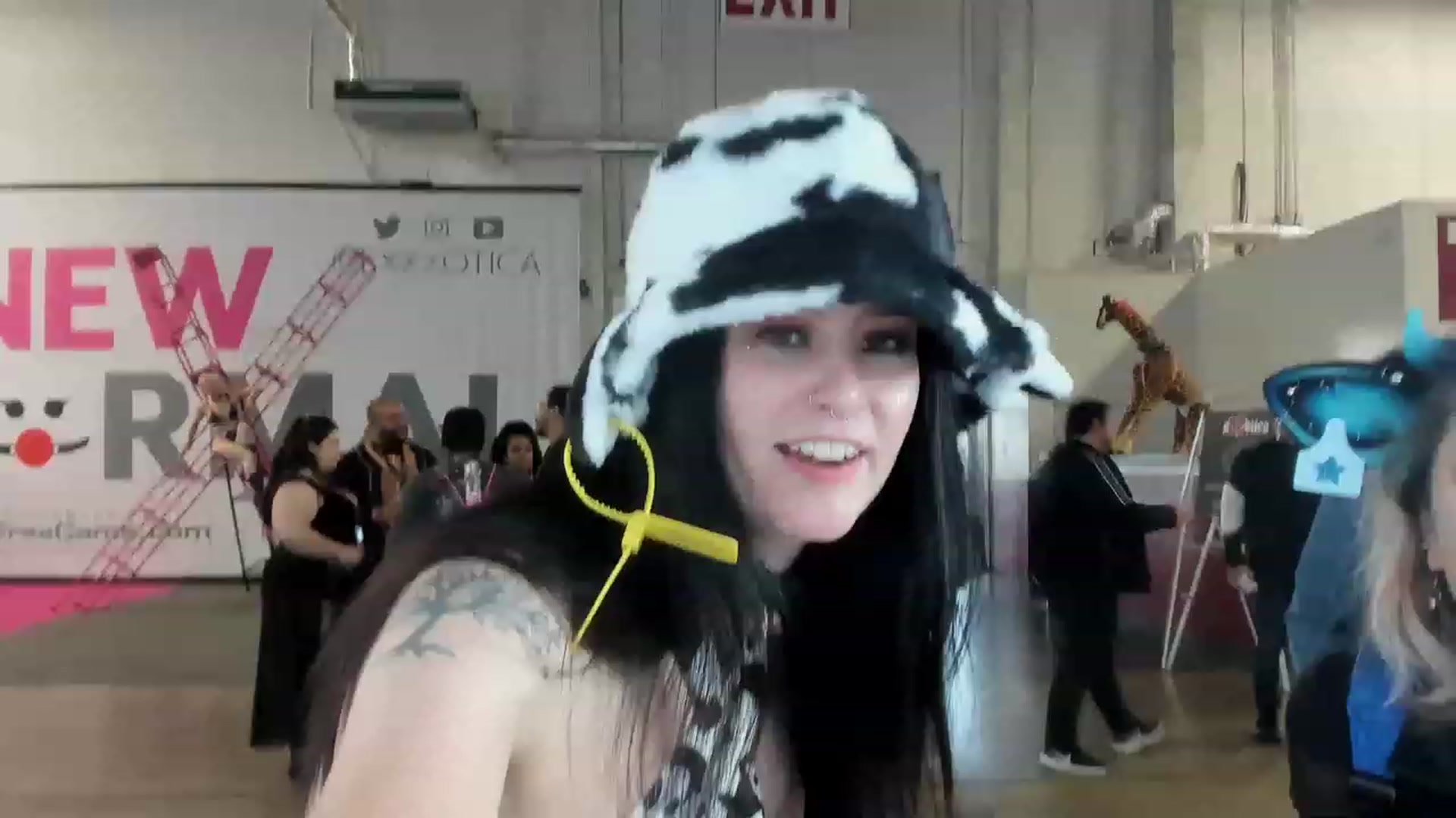 Gallery image thumbnail from Isabelle_Babe's myfreecams stream on, 12/03/2022, 21:44 image 3 of 20