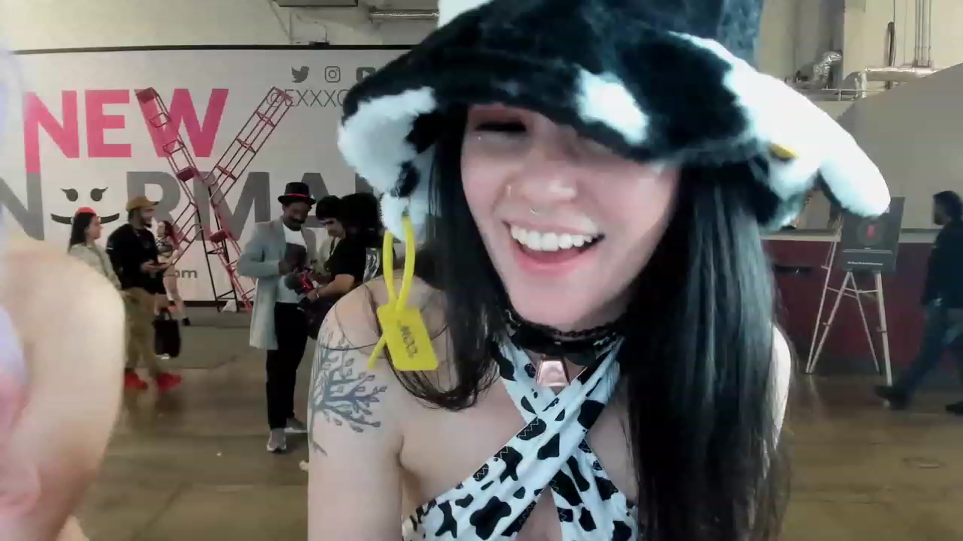 Gallery image thumbnail from Isabelle_Babe's myfreecams stream on, 12/04/2022, 02:33 image 19 of 20