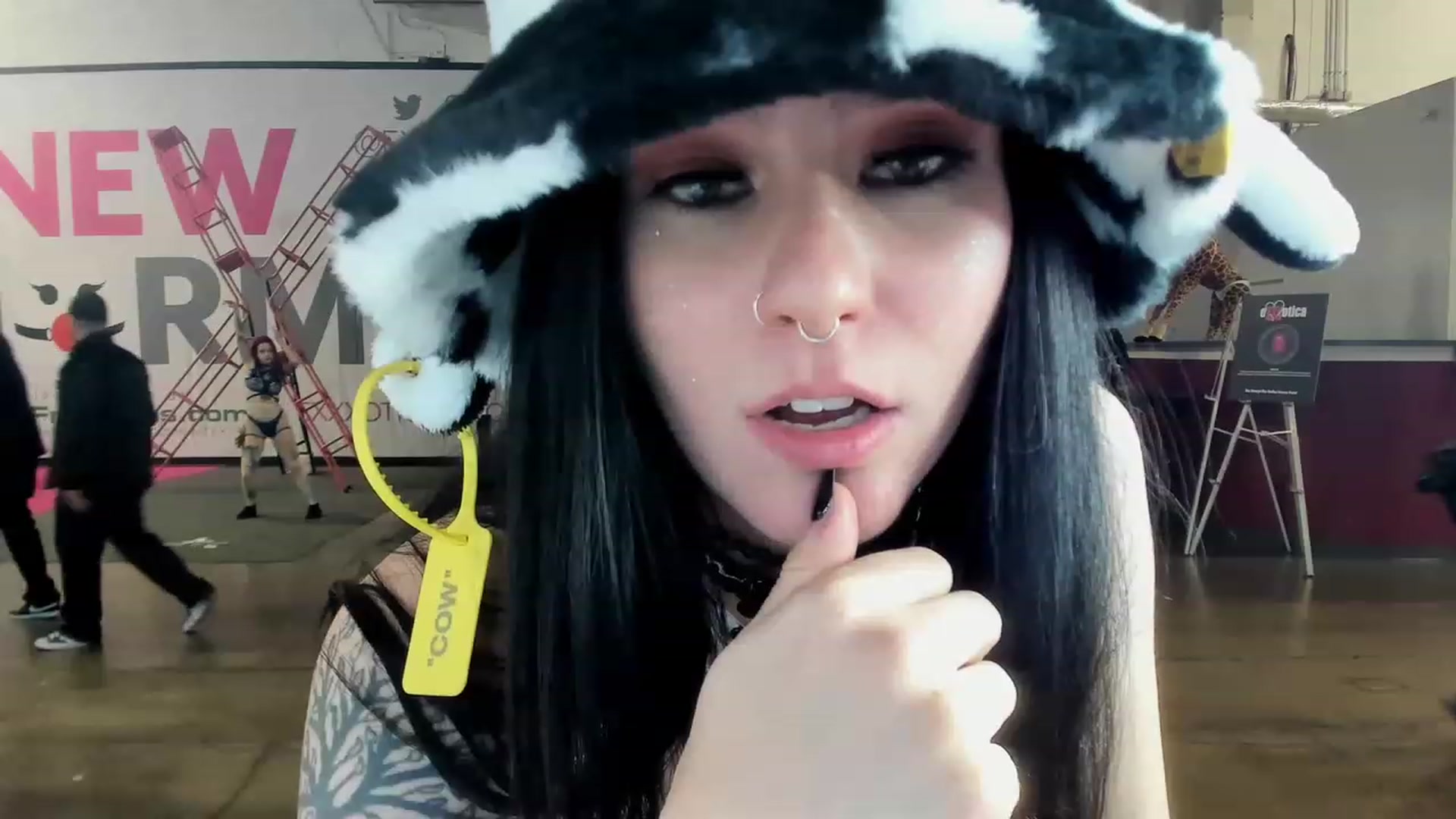 Gallery image thumbnail from Isabelle_Babe's myfreecams stream on, 12/04/2022, 02:33 image 2 of 20
