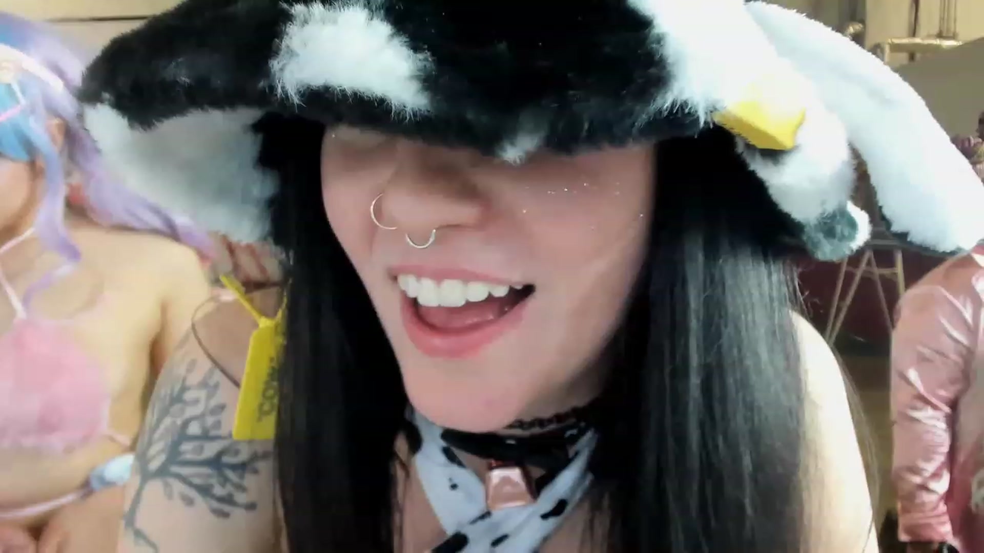 Gallery image thumbnail from Isabelle_Babe's myfreecams stream on, 12/04/2022, 02:33 image 10 of 20