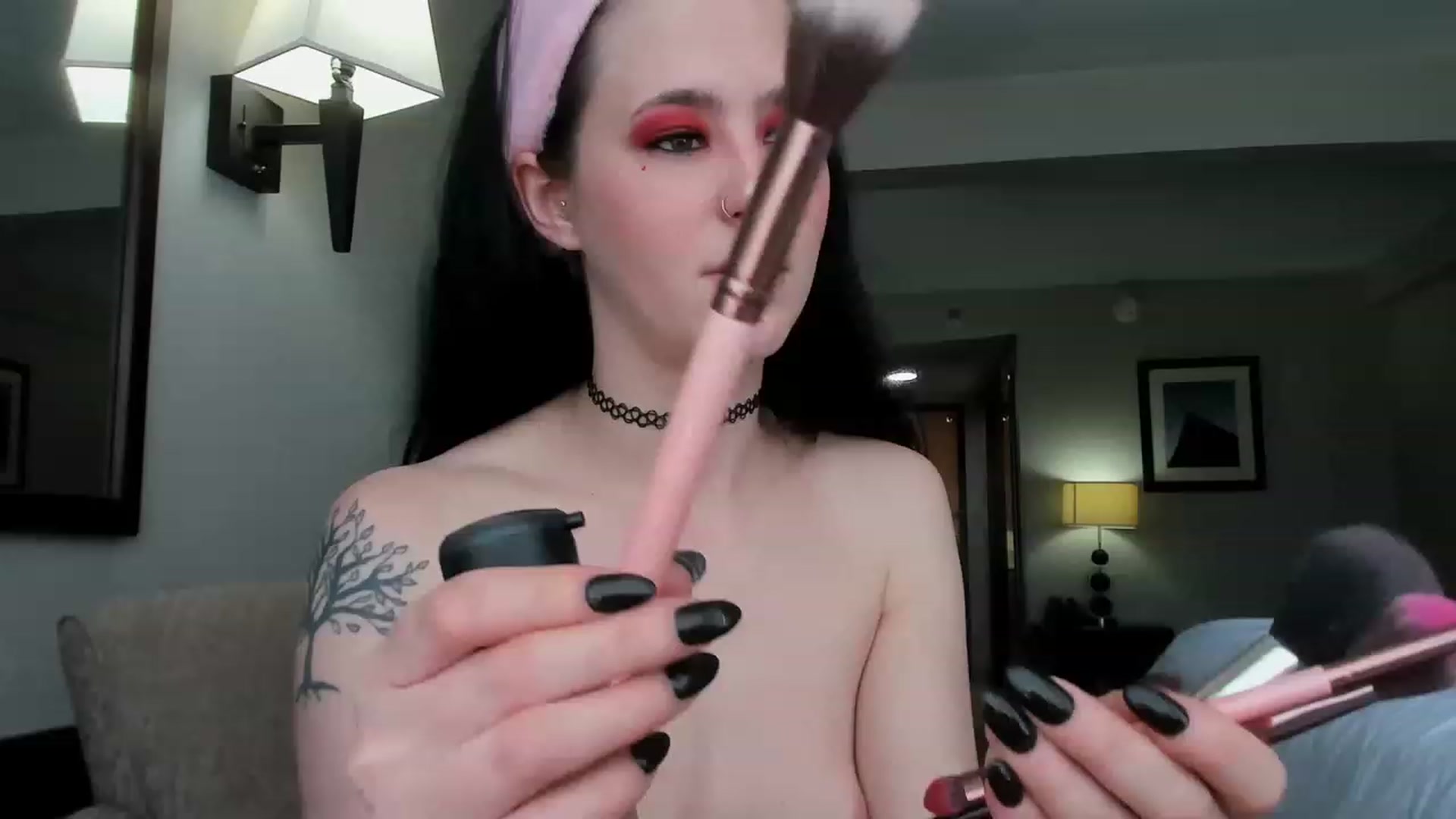 Gallery image thumbnail from Isabelle_Babe's myfreecams stream on, 12/04/2022, 17:37 image 10 of 20