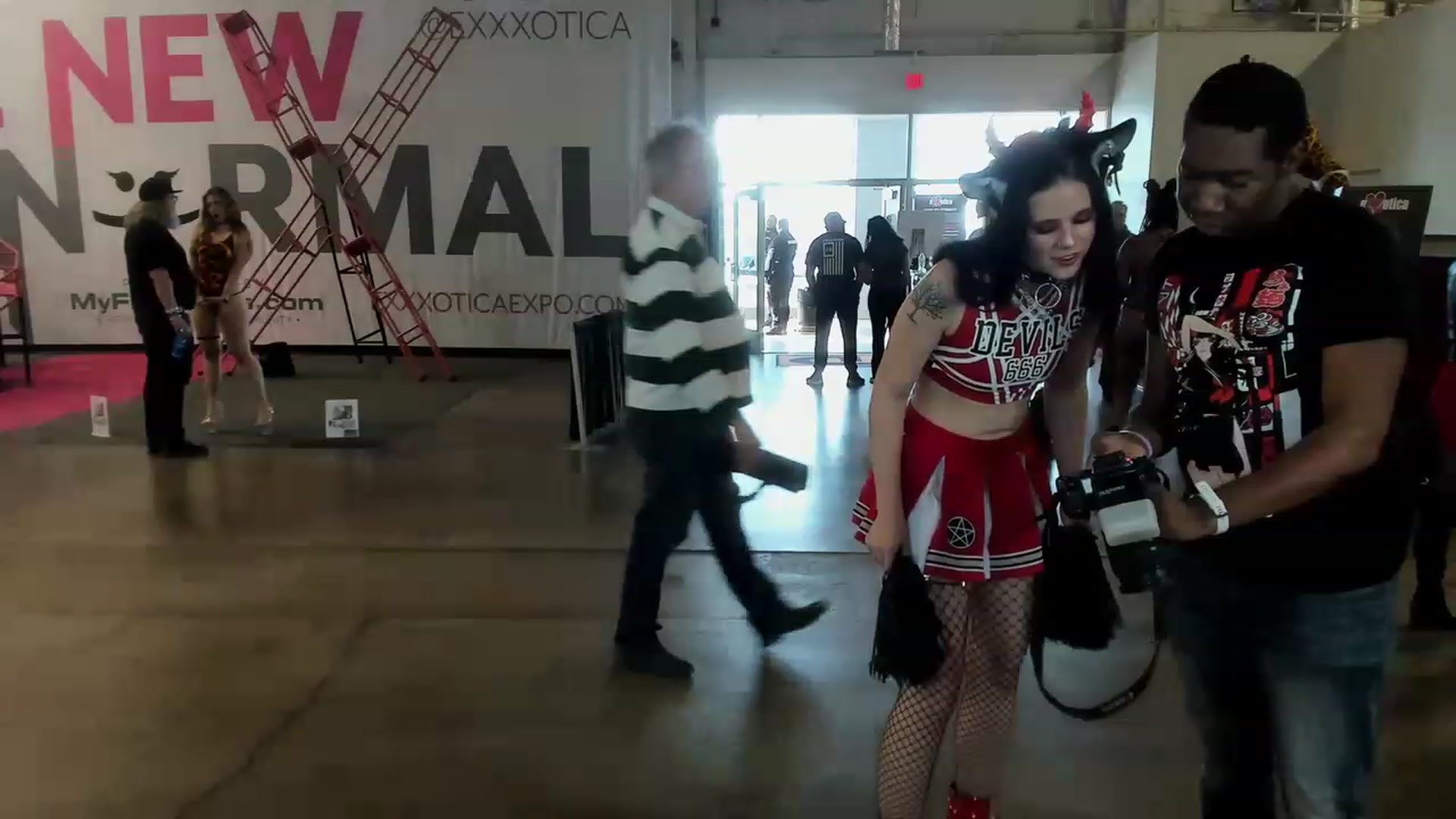 Gallery image thumbnail from Isabelle_Babe's myfreecams stream on, 12/04/2022, 19:32 image 2 of 20