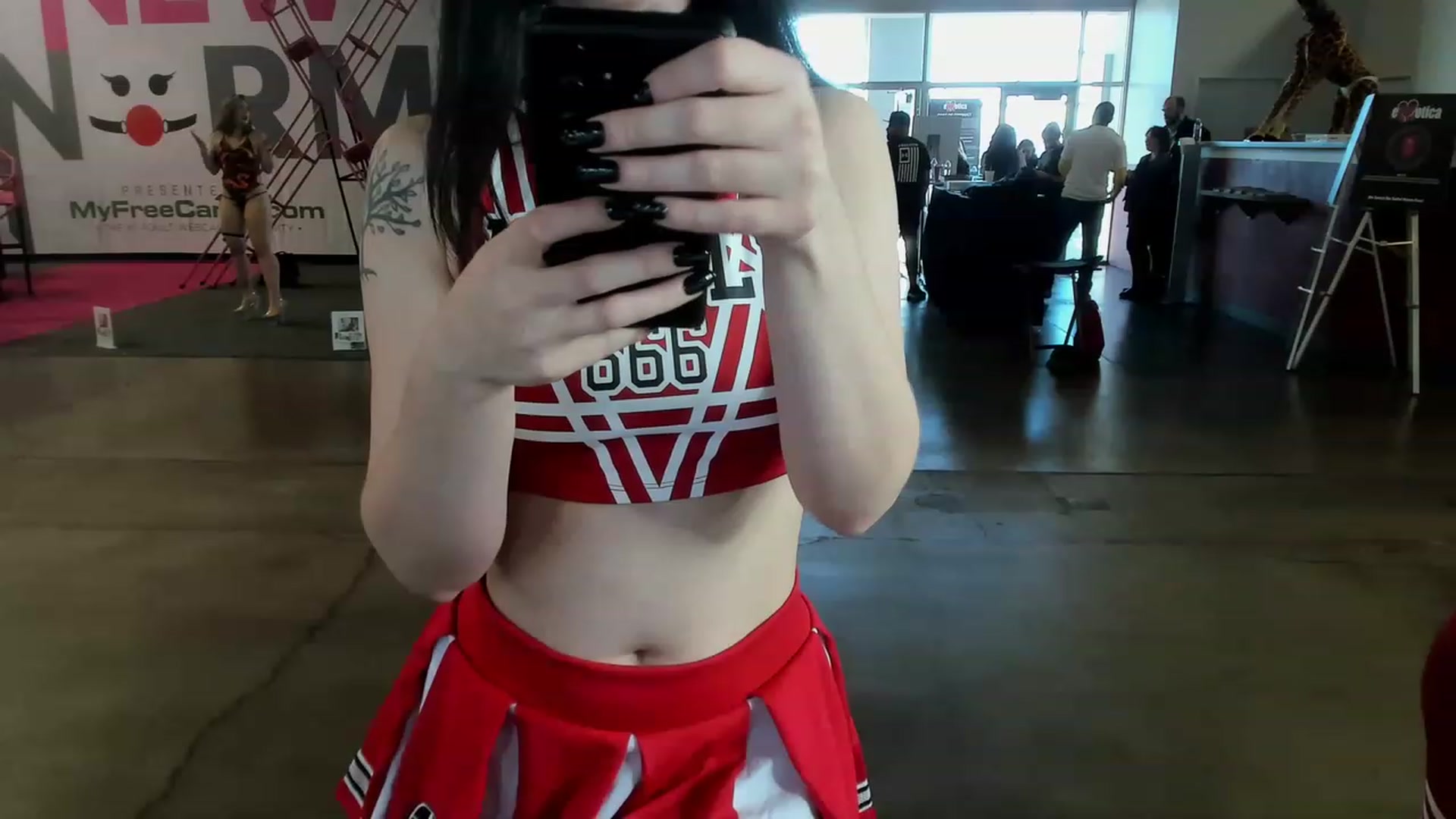 Gallery image thumbnail from Isabelle_Babe's myfreecams stream on, 12/04/2022, 19:32 image 17 of 20