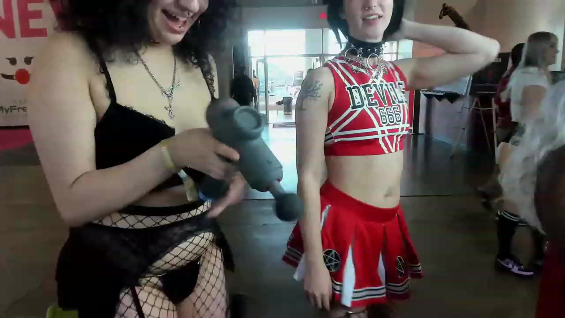 Gallery image thumbnail from Isabelle_Babe's myfreecams stream on, 12/04/2022, 21:15 image 17 of 20