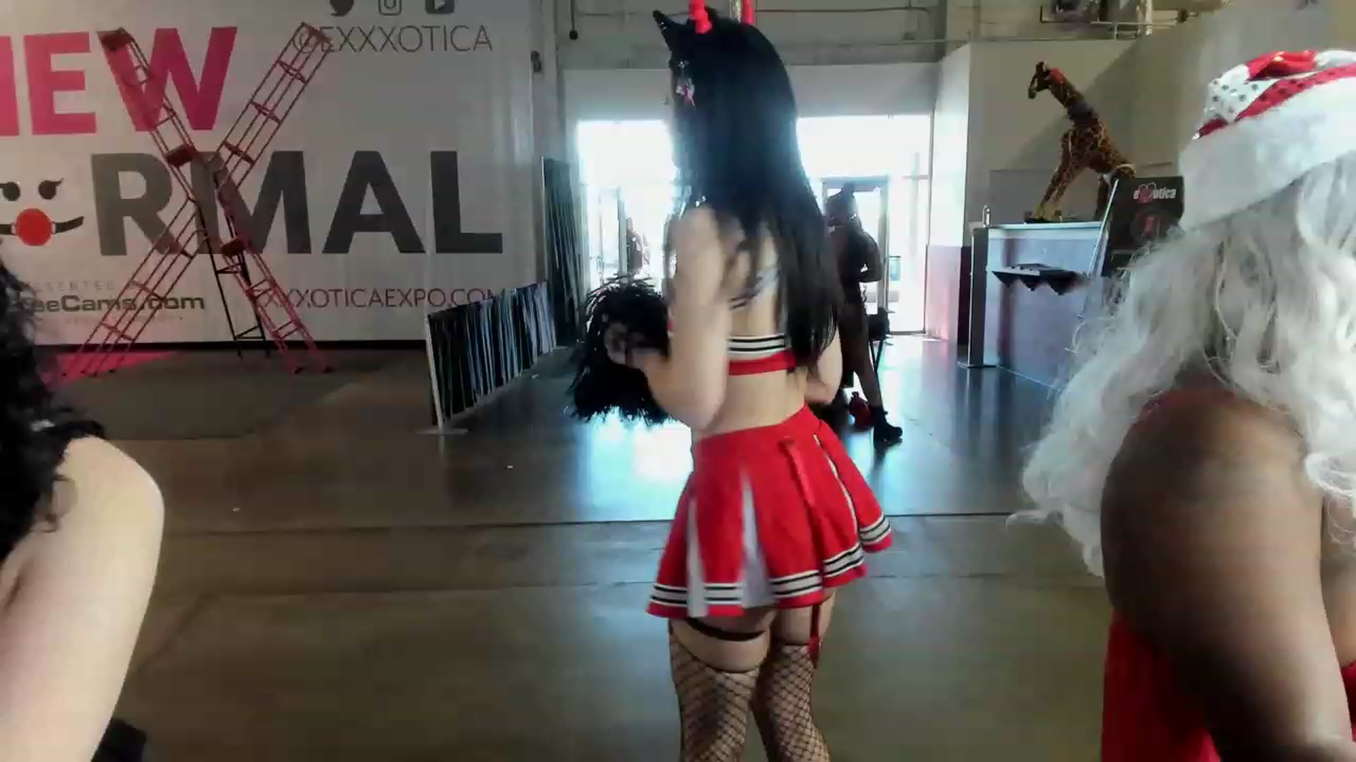 Gallery image thumbnail from Isabelle_Babe's myfreecams stream on, 12/04/2022, 21:15 image 1 of 20