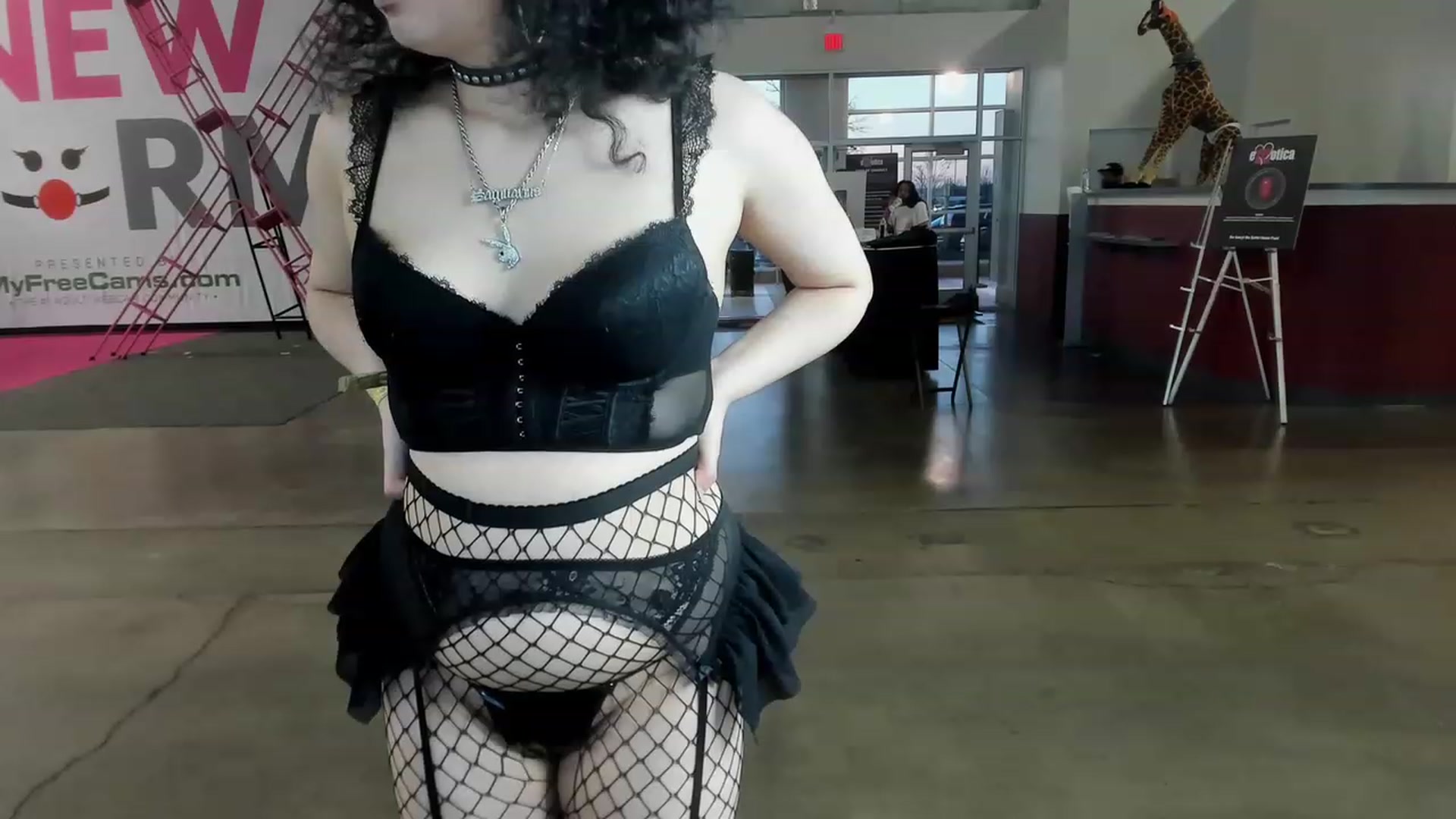 Gallery image thumbnail from Isabelle_Babe's myfreecams stream on, 12/04/2022, 22:36 image 8 of 20
