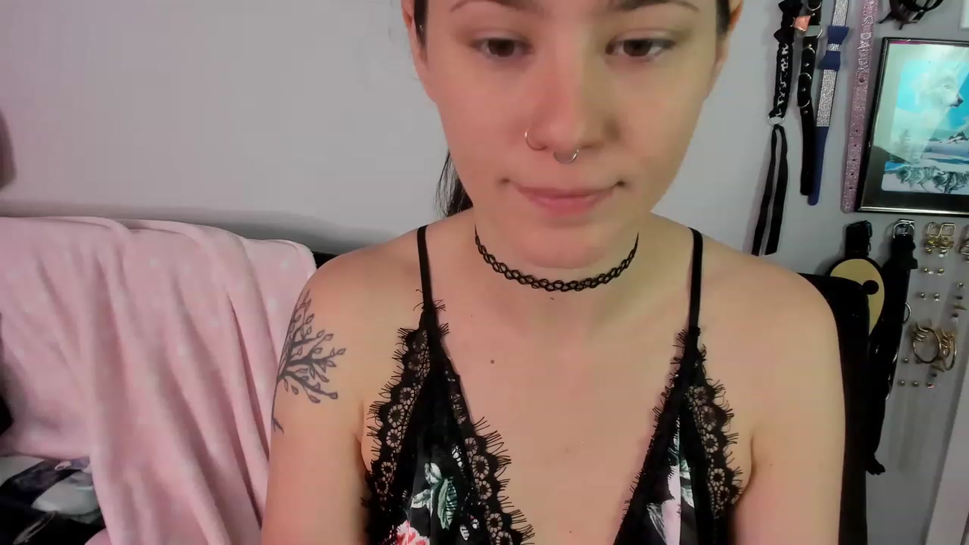 Gallery image thumbnail from Isabelle_Babe's myfreecams stream on, 12/12/2022, 20:32 image 9 of 20