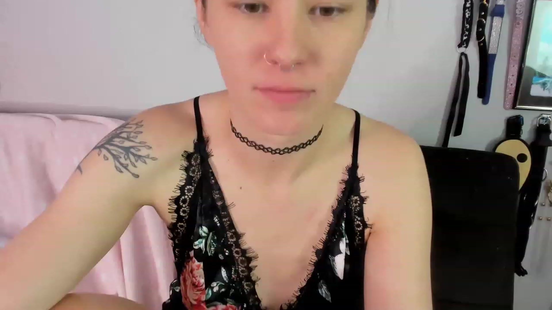 Gallery image thumbnail from Isabelle_Babe's myfreecams stream on, 12/12/2022, 20:32 image 2 of 20