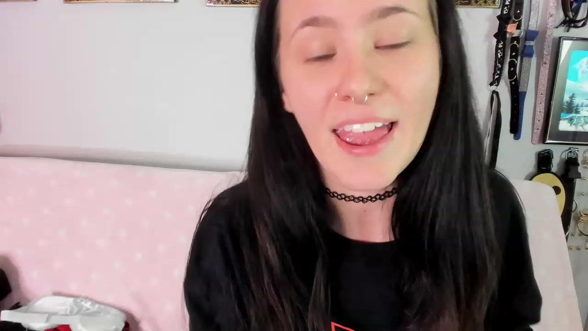 Gallery image thumbnail from Isabelle_Babe's myfreecams stream on, 12/15/2022, 07:32 image 14 of 20
