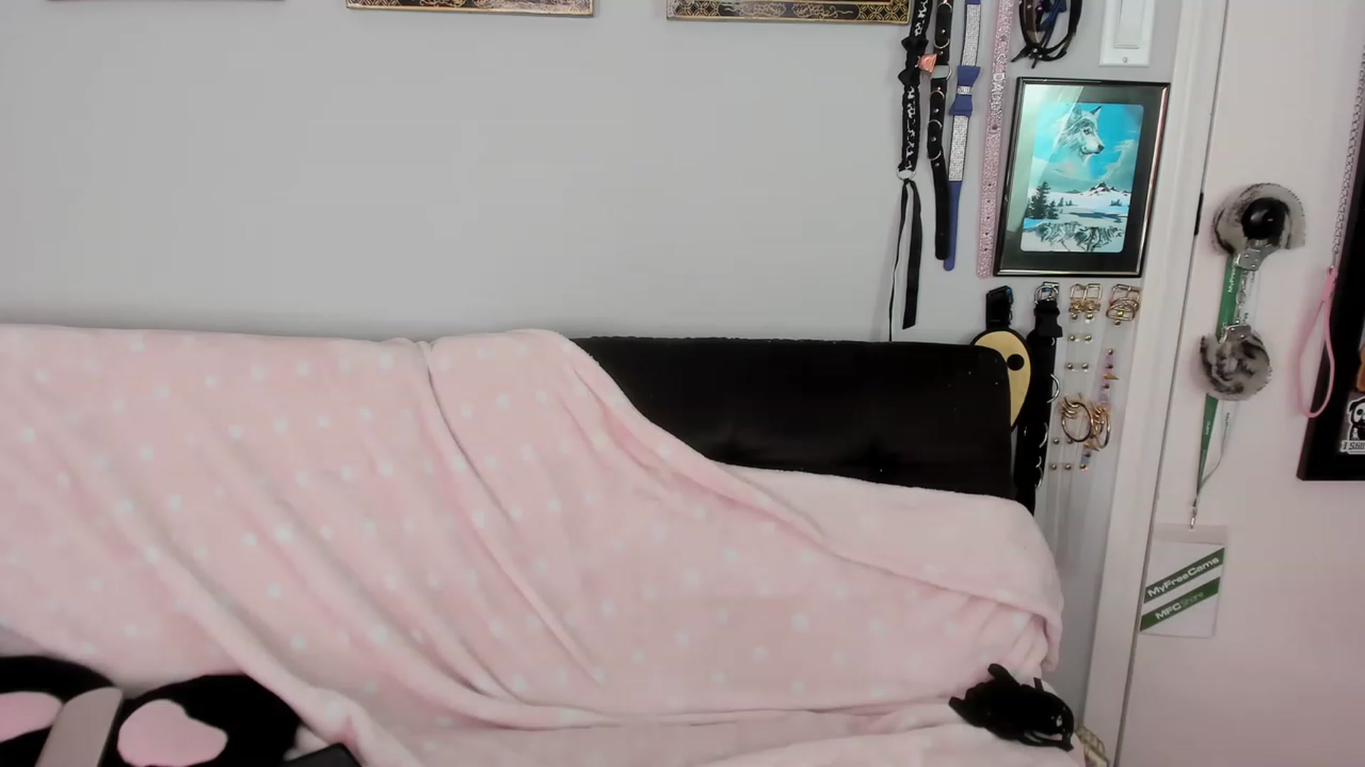 Gallery image thumbnail from Isabelle_Babe's myfreecams stream on, 12/16/2022, 21:09 image 19 of 20