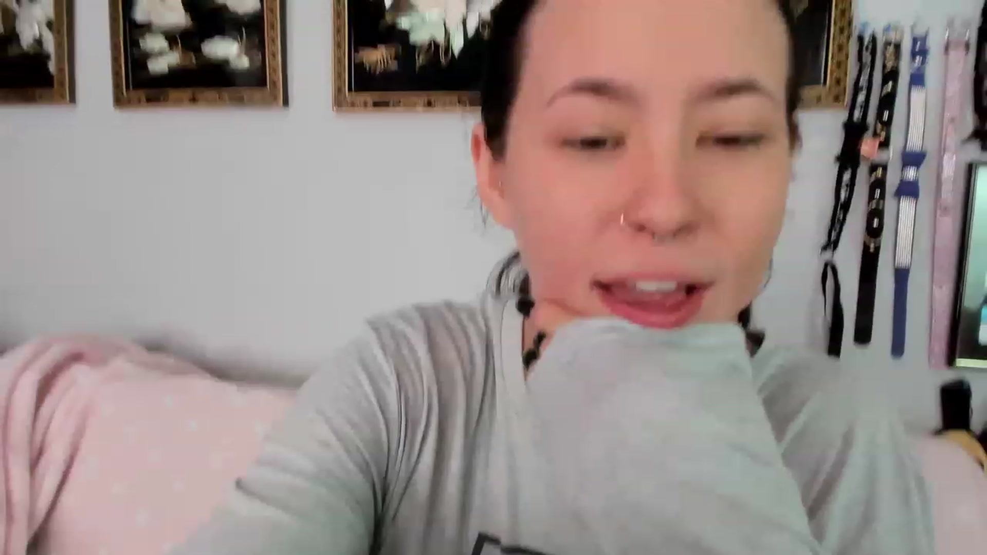 Gallery image thumbnail from Isabelle_Babe's myfreecams stream on, 12/20/2022, 21:23 image 17 of 20