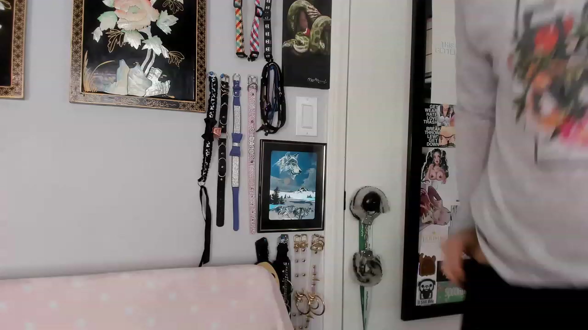 Gallery image thumbnail from Isabelle_Babe's myfreecams stream on, 12/20/2022, 21:23 image 2 of 20