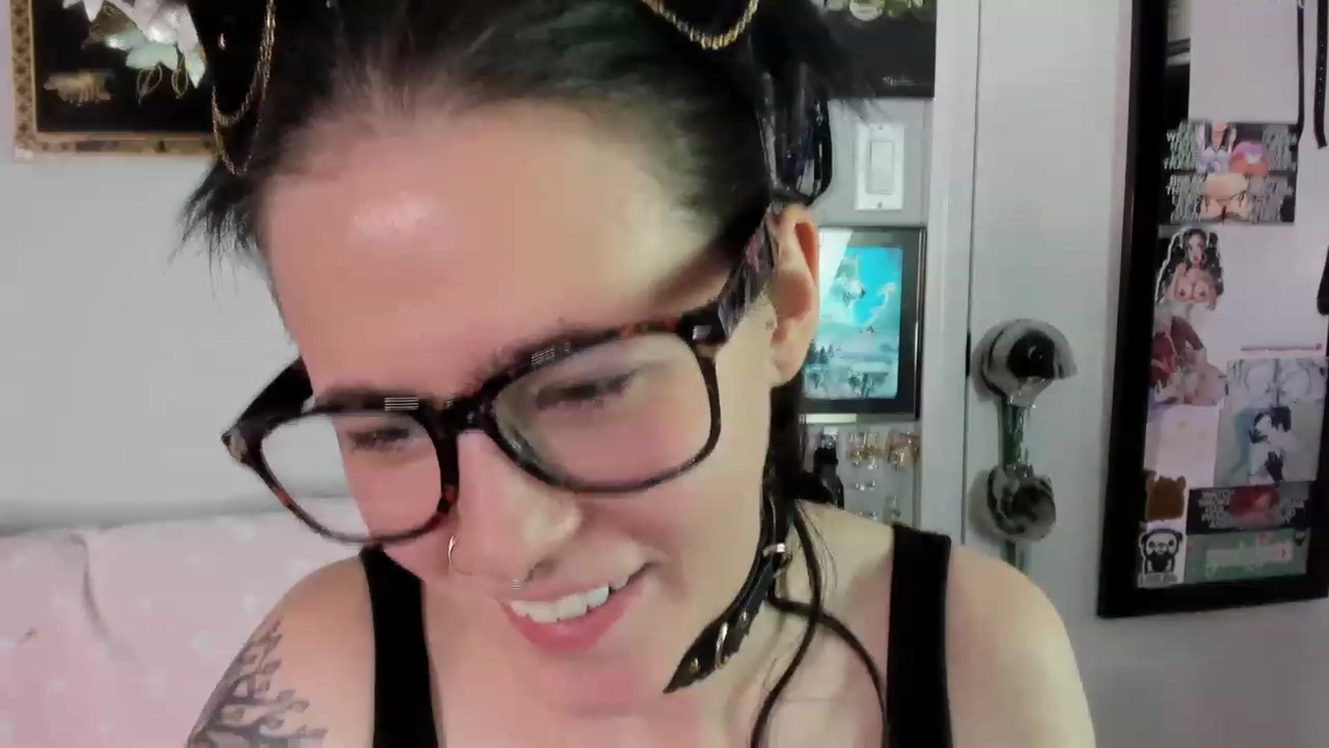 Gallery image thumbnail from Isabelle_Babe's myfreecams stream on, 12/21/2022, 03:50 image 16 of 20