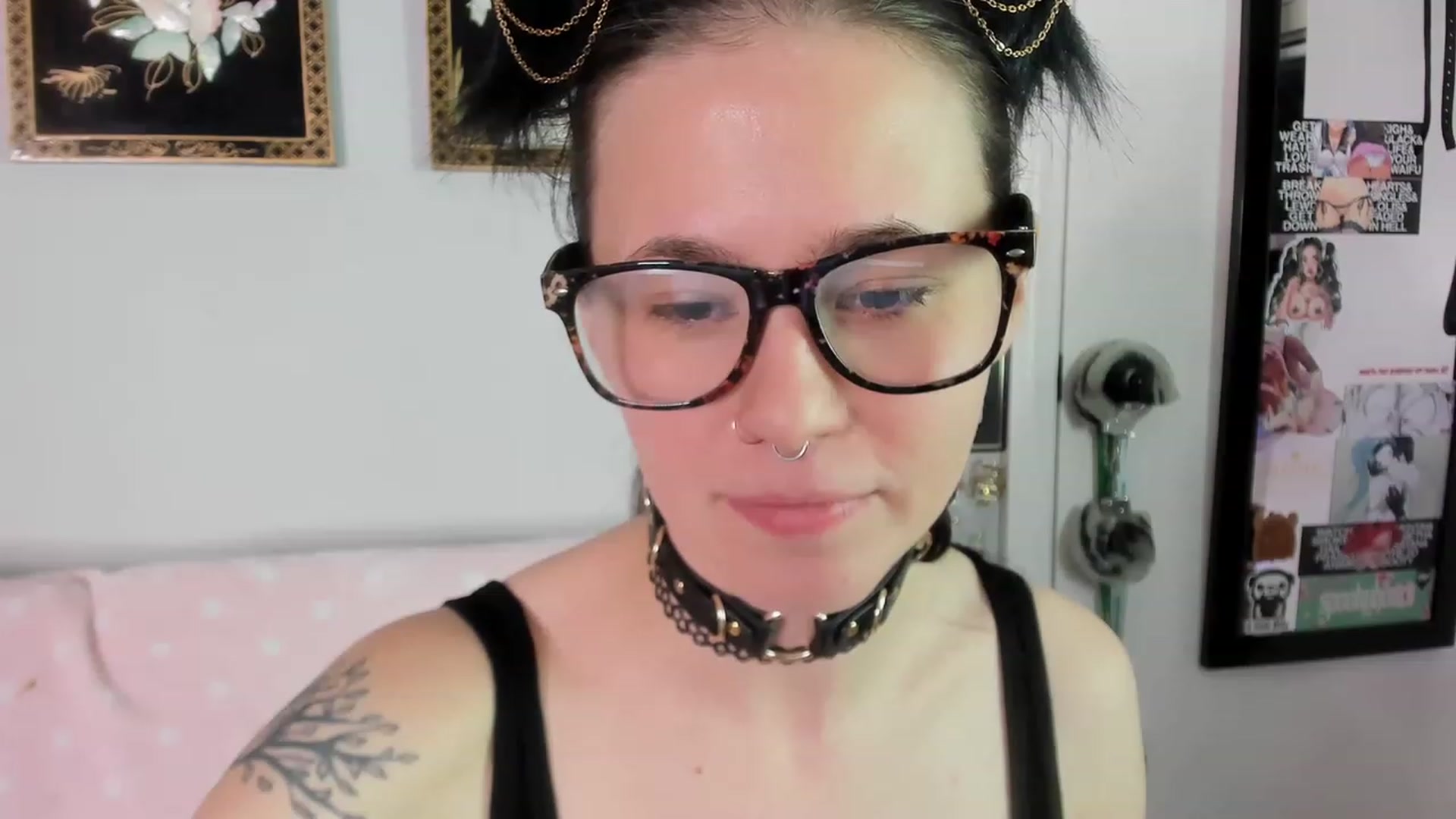 Gallery image thumbnail from Isabelle_Babe's myfreecams stream on, 12/21/2022, 03:50 image 12 of 20