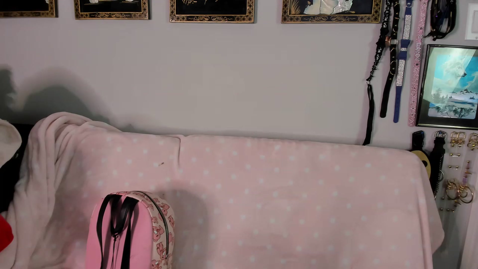 Gallery image thumbnail from Isabelle_Babe's myfreecams stream on, 12/21/2022, 20:21 image 6 of 20