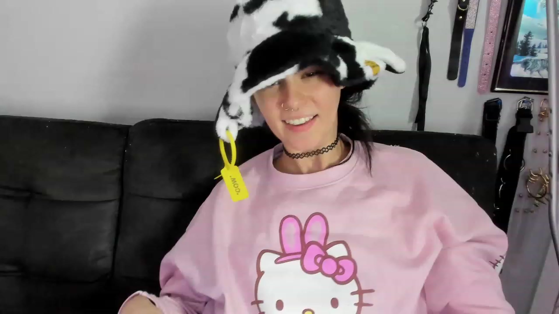 Gallery image thumbnail from Isabelle_Babe's myfreecams stream on, 12/28/2022, 03:05 image 10 of 20
