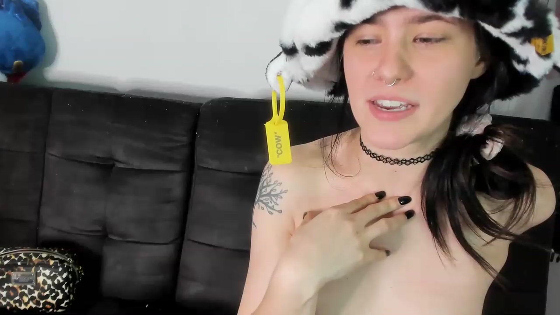 Gallery image thumbnail from Isabelle_Babe's myfreecams stream on, 12/29/2022, 06:56 image 6 of 20