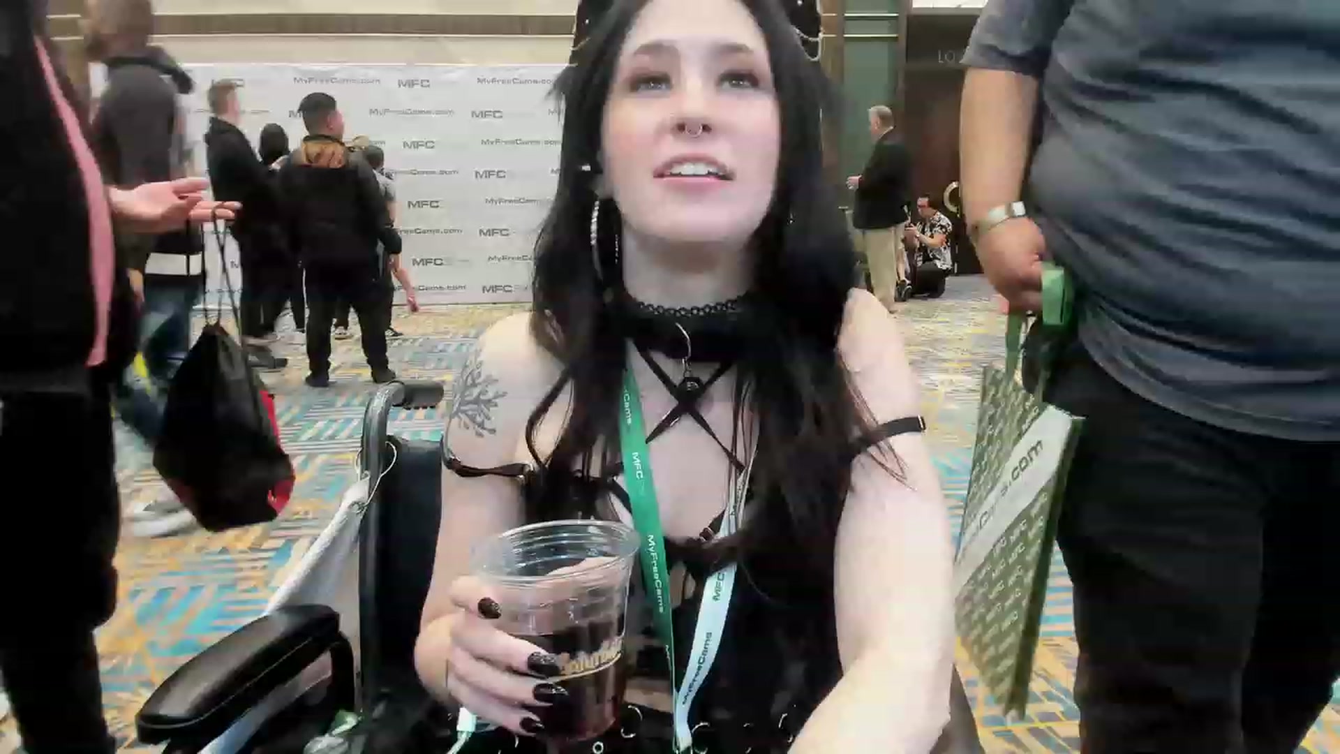 Gallery image thumbnail from Isabelle_Babe's myfreecams stream on, 01/05/2023, 02:28 image 11 of 20