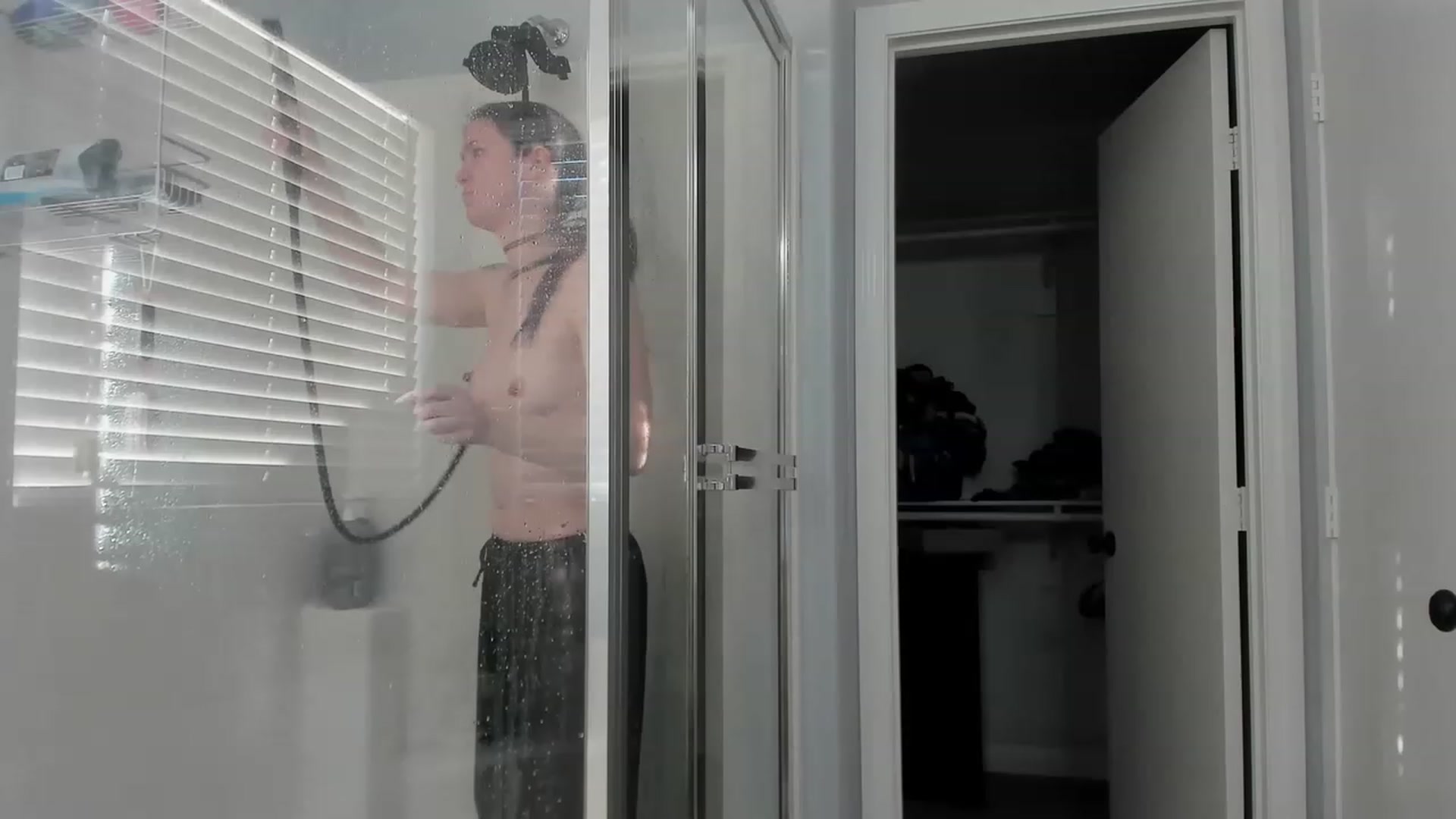 Gallery image thumbnail from Isabelle_Babe's myfreecams stream on, 02/10/2023, 01:38 image 1 of 20