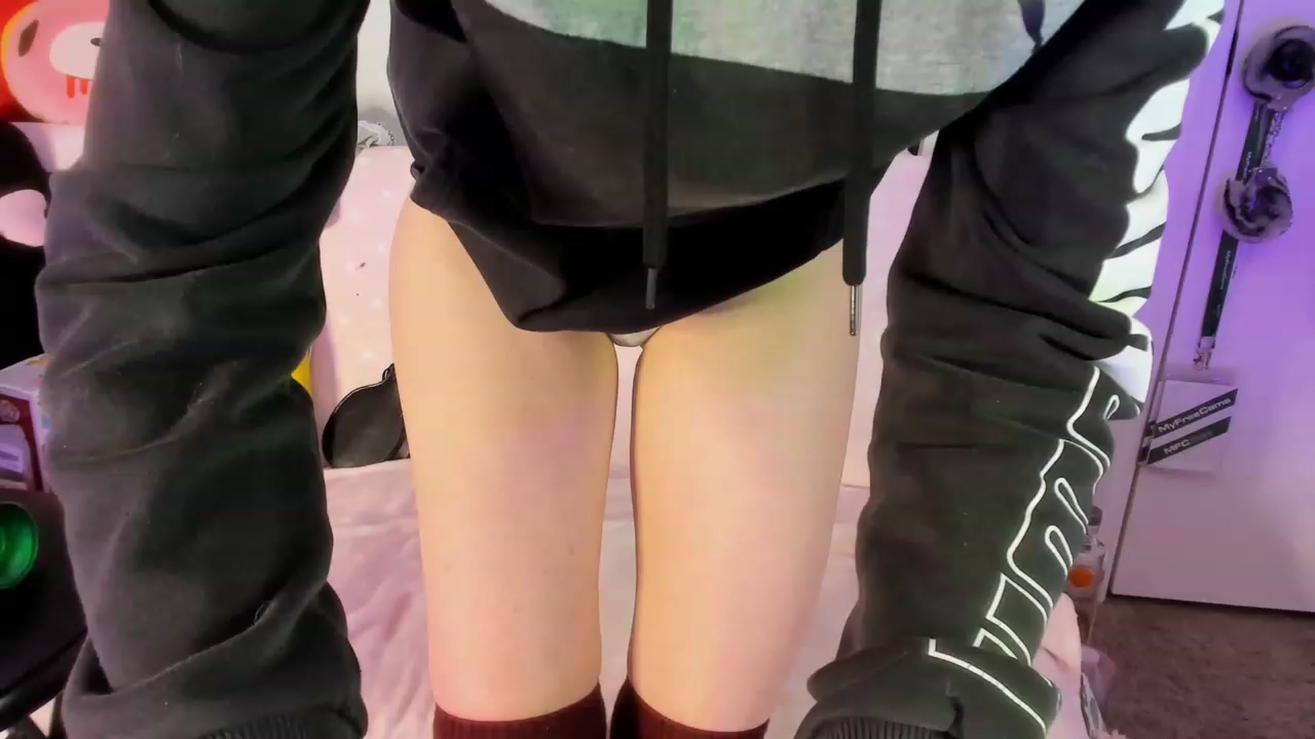 Gallery image thumbnail from Isabelle_Babe's myfreecams stream on, 02/15/2023, 03:35 image 13 of 20