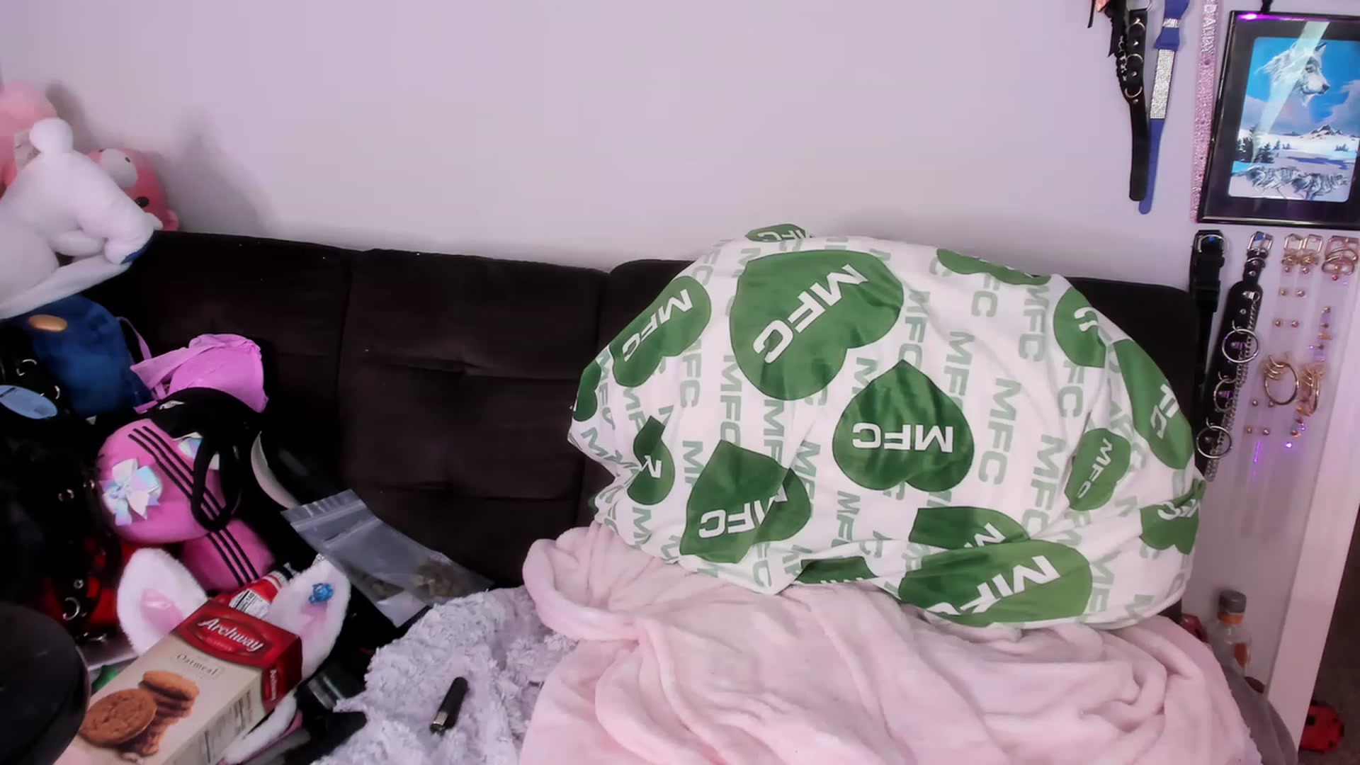 Gallery image thumbnail from Isabelle_Babe's myfreecams stream on, 04/07/2023, 18:24 image 3 of 20