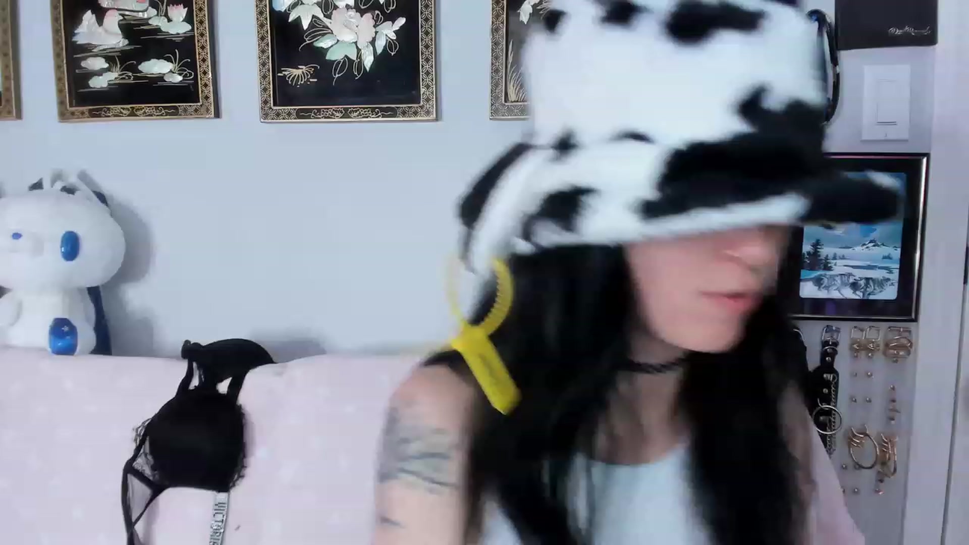 Gallery image thumbnail from Isabelle_Babe's myfreecams stream on, 04/17/2023, 18:39 image 20 of 20