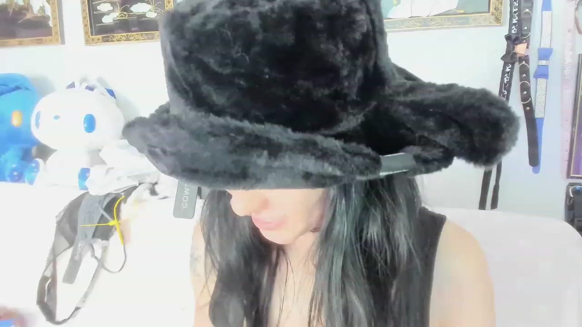 Gallery image thumbnail from Isabelle_Babe's myfreecams stream on, 04/18/2023, 20:02 image 6 of 20
