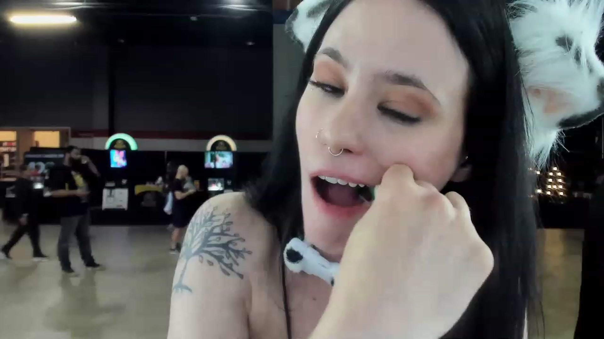 Gallery image thumbnail from Isabelle_Babe's myfreecams stream on, 04/22/2023, 23:05 image 16 of 20