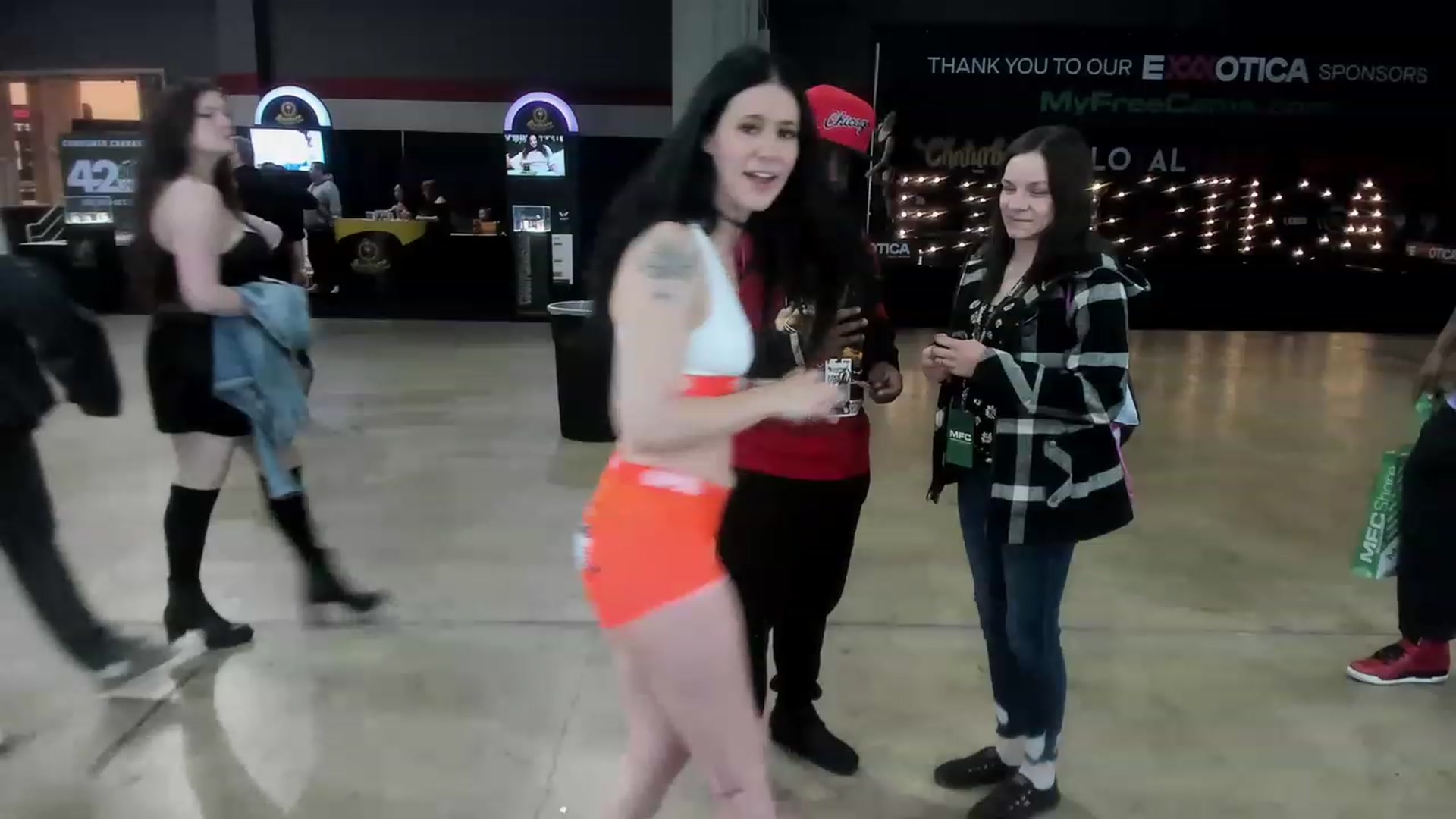 Gallery image thumbnail from Isabelle_Babe's myfreecams stream on, 04/23/2023, 20:36 image 10 of 20