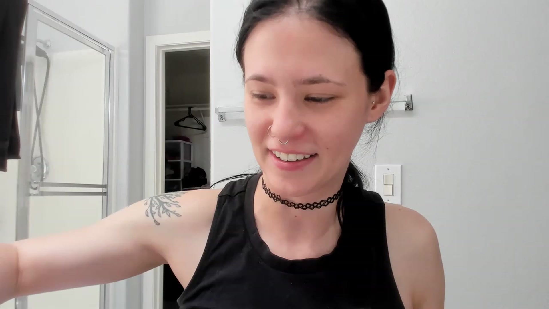 Gallery image thumbnail from Isabelle_Babe's myfreecams stream on, 05/01/2023, 23:24 image 12 of 20