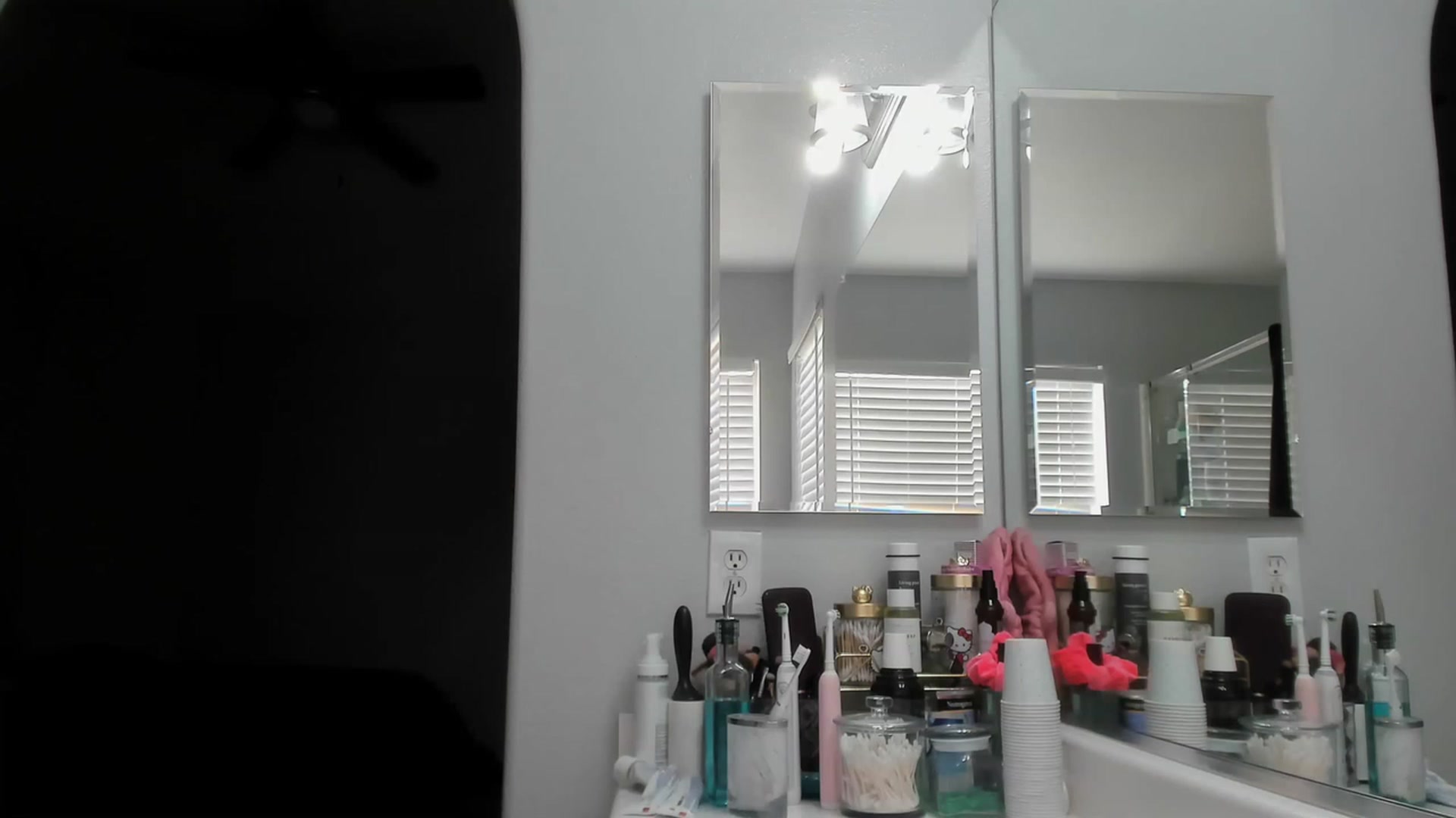 Gallery image thumbnail from Isabelle_Babe's myfreecams stream on, 05/01/2023, 23:24 image 8 of 20