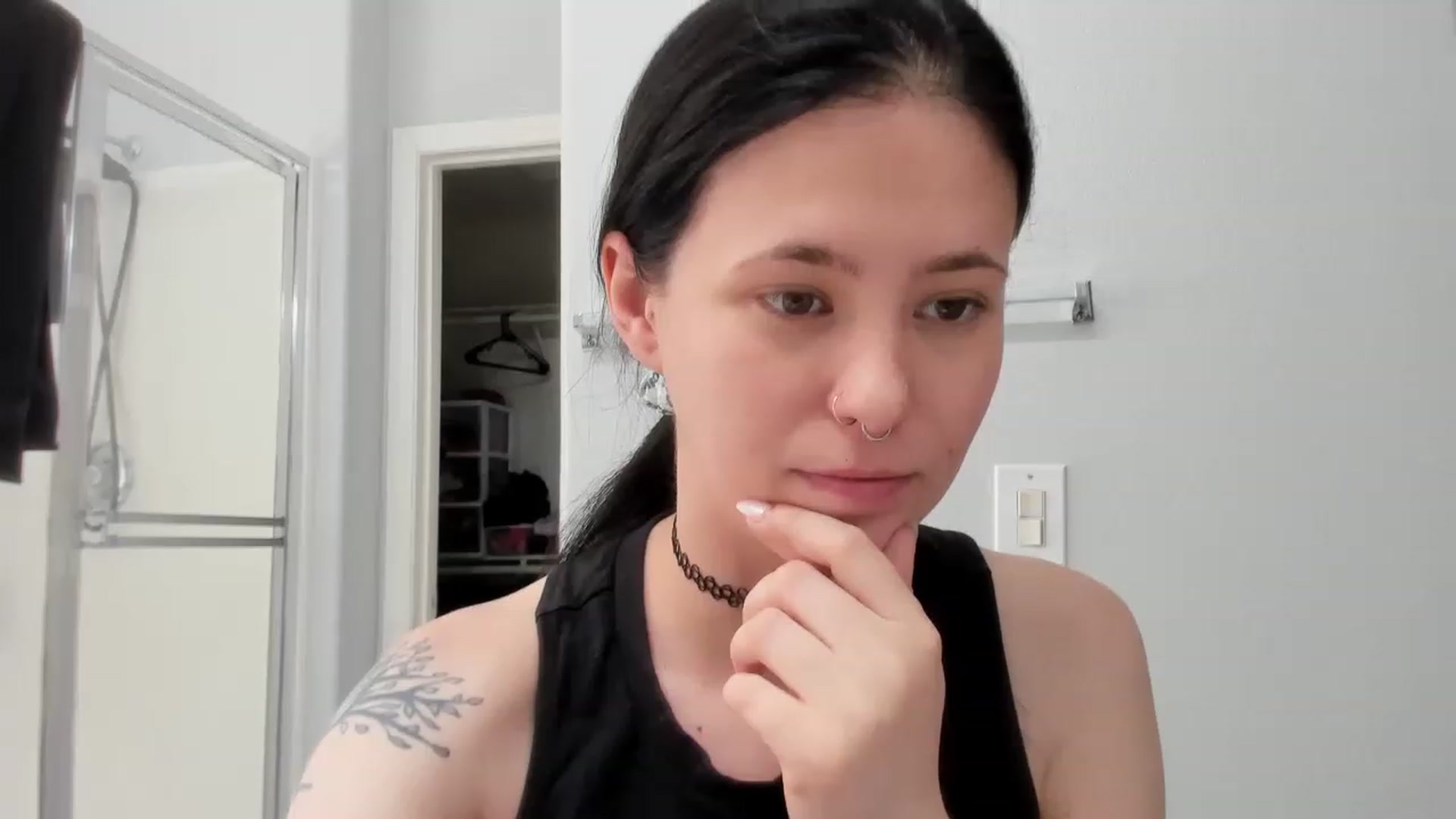 Gallery image thumbnail from Isabelle_Babe's myfreecams stream on, 05/01/2023, 23:24 image 13 of 20