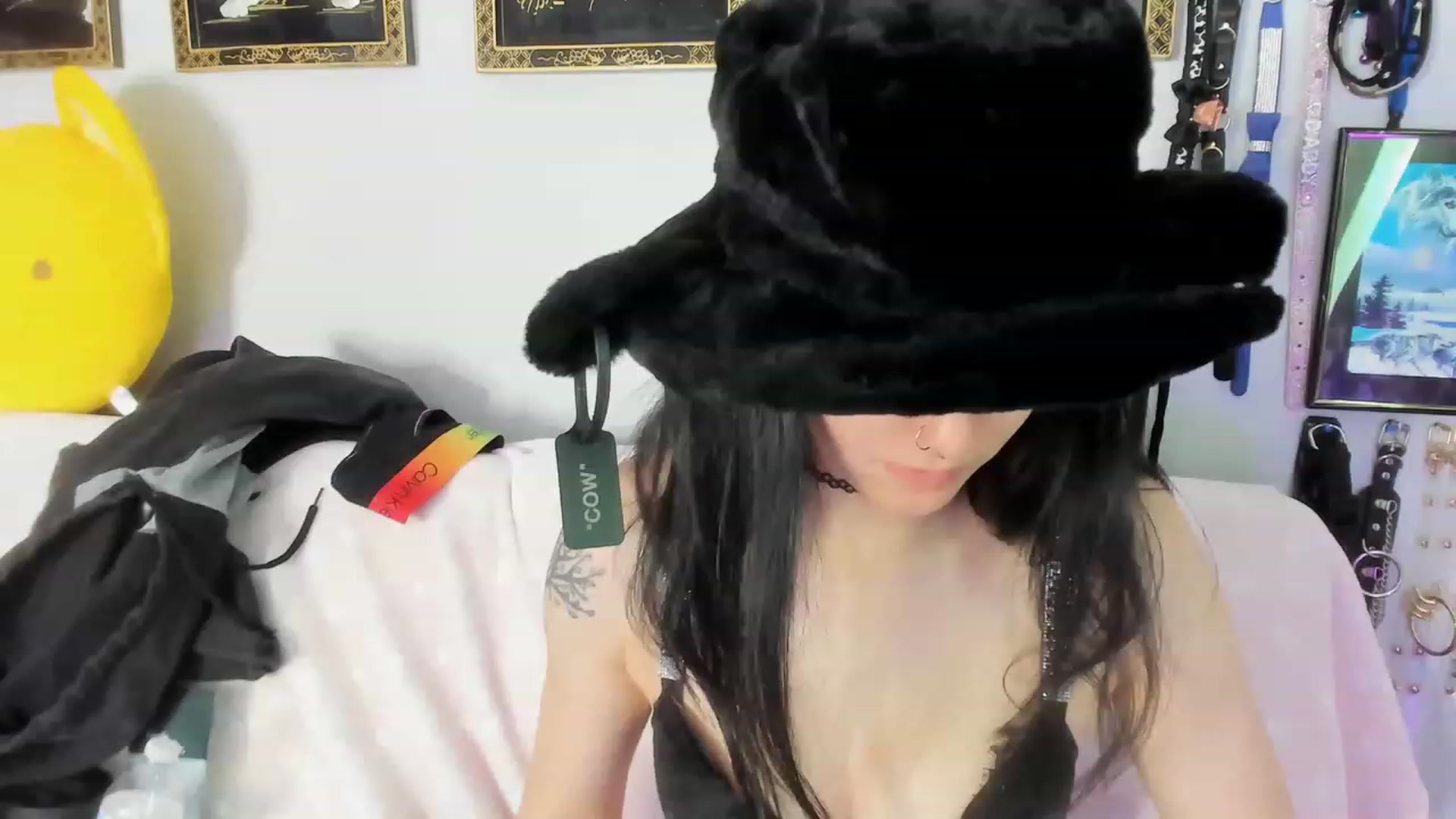 Gallery image thumbnail from Isabelle_Babe's myfreecams stream on, 05/08/2023, 19:48 image 7 of 20