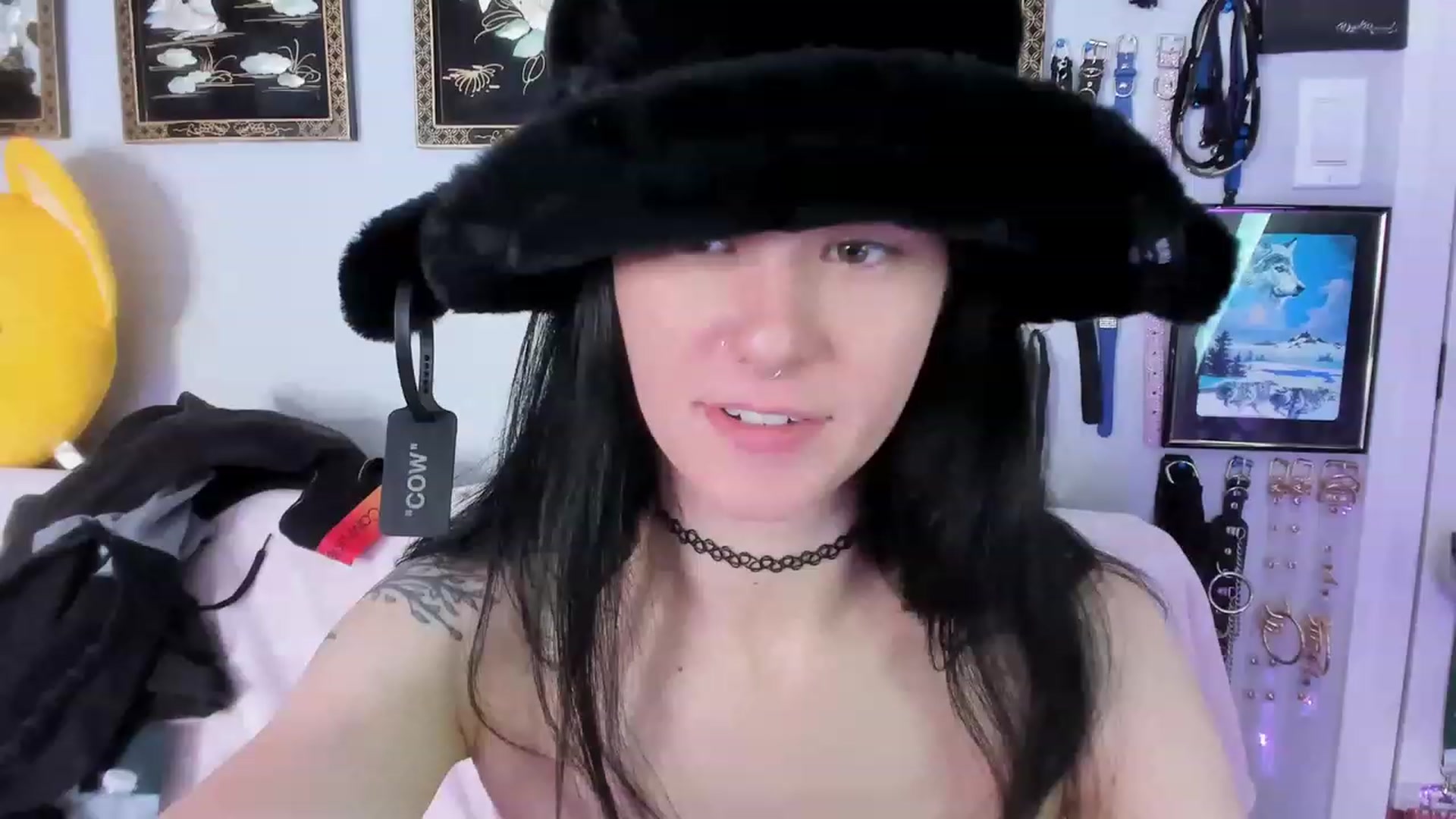 Gallery image thumbnail from Isabelle_Babe's myfreecams stream on, 05/08/2023, 19:48 image 4 of 20