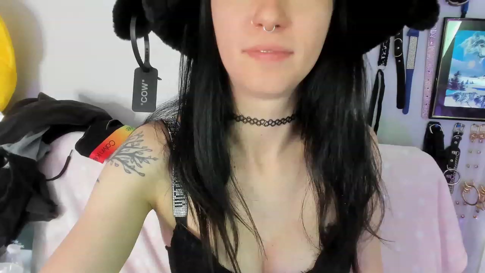Gallery image thumbnail from Isabelle_Babe's myfreecams stream on, 05/08/2023, 19:48 image 8 of 20