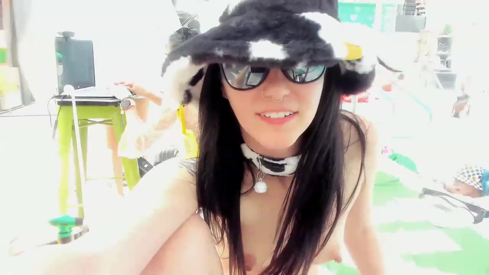 Gallery image thumbnail from Isabelle_Babe's myfreecams stream on, 05/23/2023, 23:15 image 12 of 20